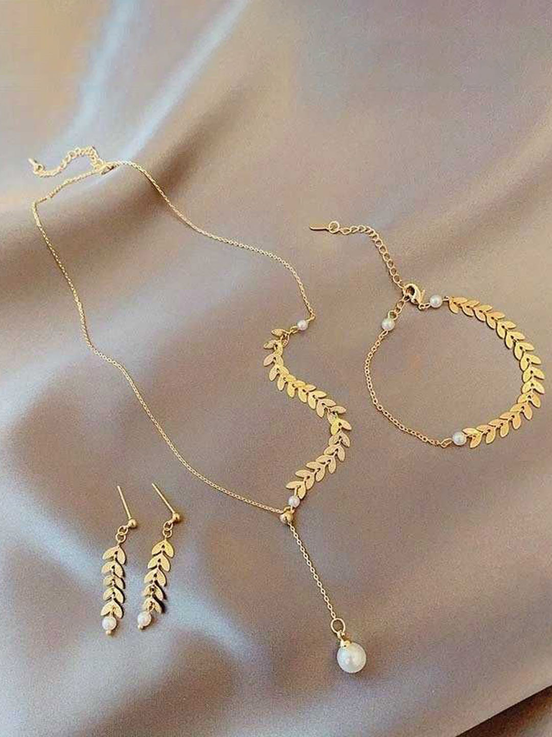 Bling Queen Gold Plated Leaf Pattern Pearl Dropped Jewellery Set