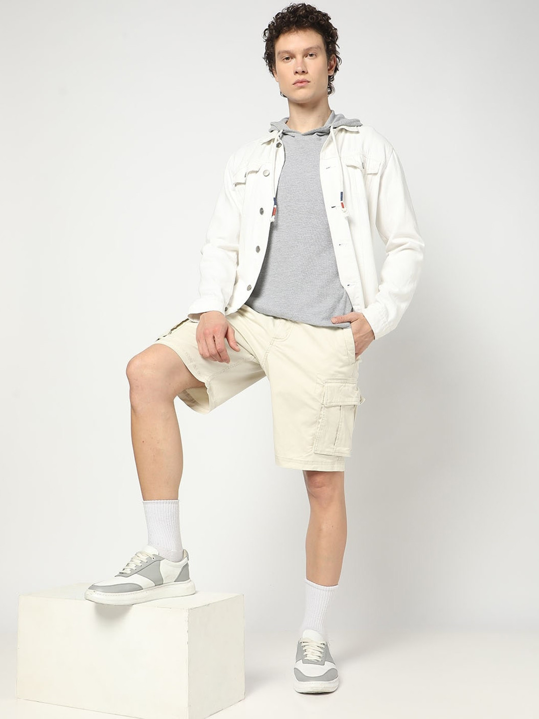 GAP Men Solid Mid-Rise Cargo Shorts