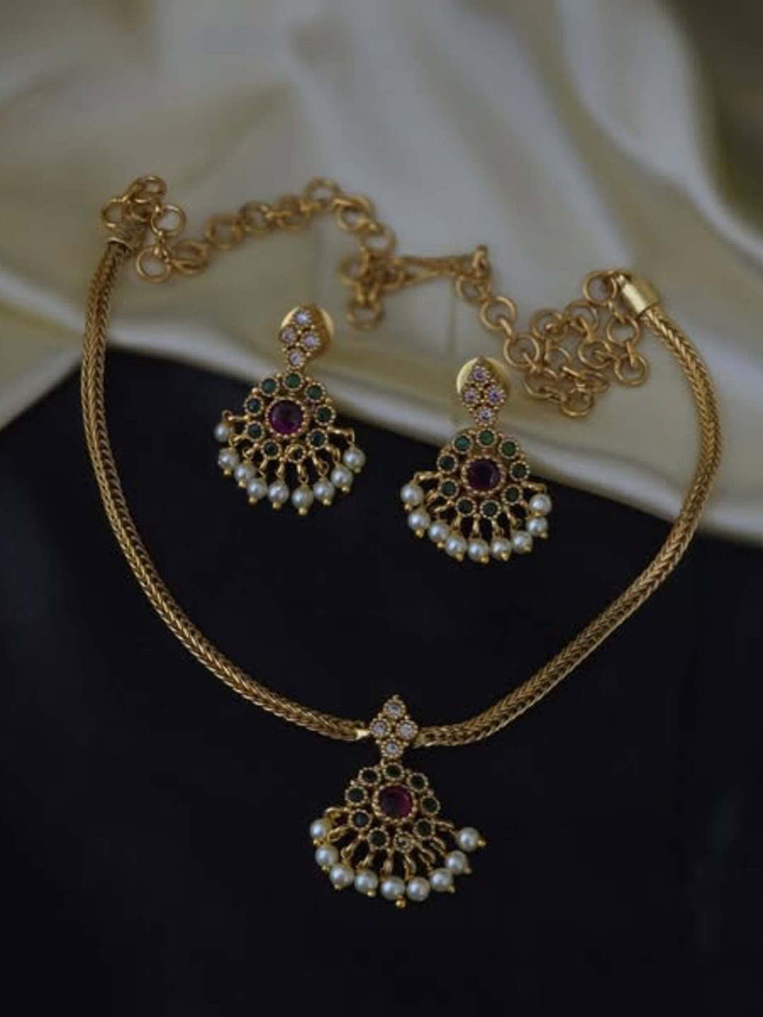 Rangrozo Jewellery Gold-Plated Stones Studded & Beaded Jewellery Set