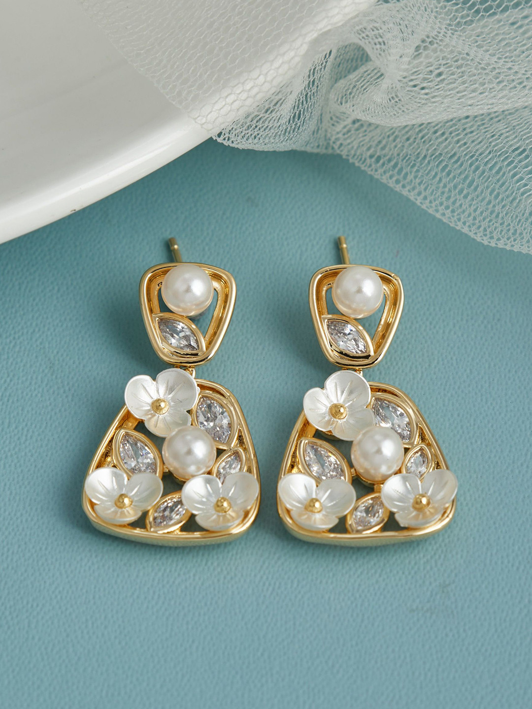 GC Jewelery Triangular Studs Earrings