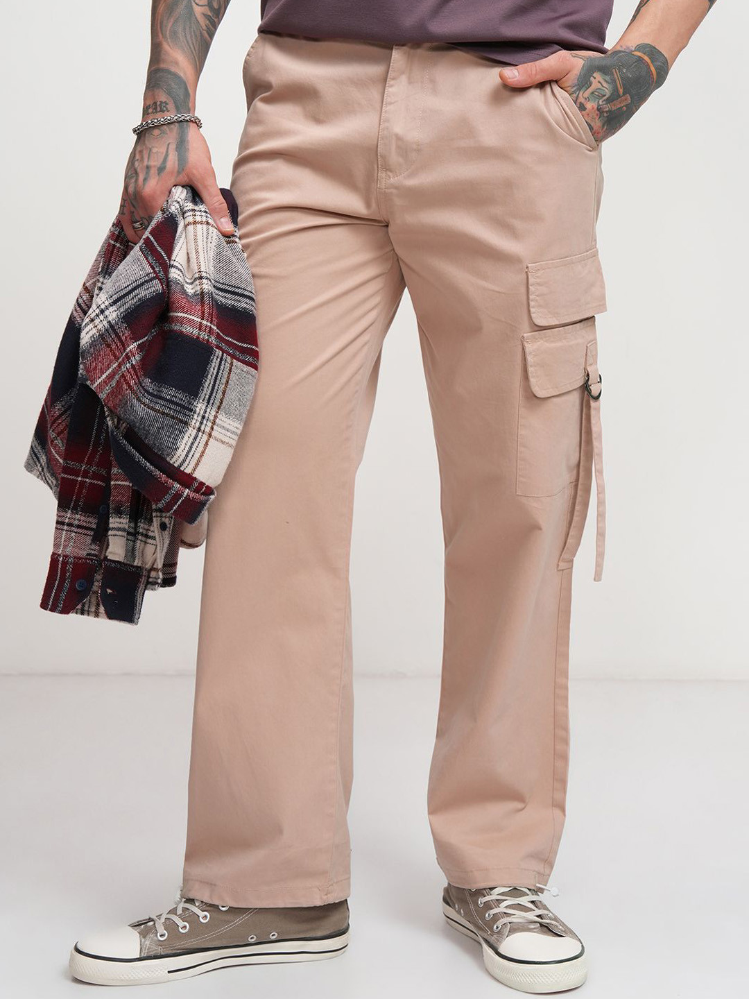HIGHLANDER Men Straight Fit Mid-Rise Cotton Cargos Trousers