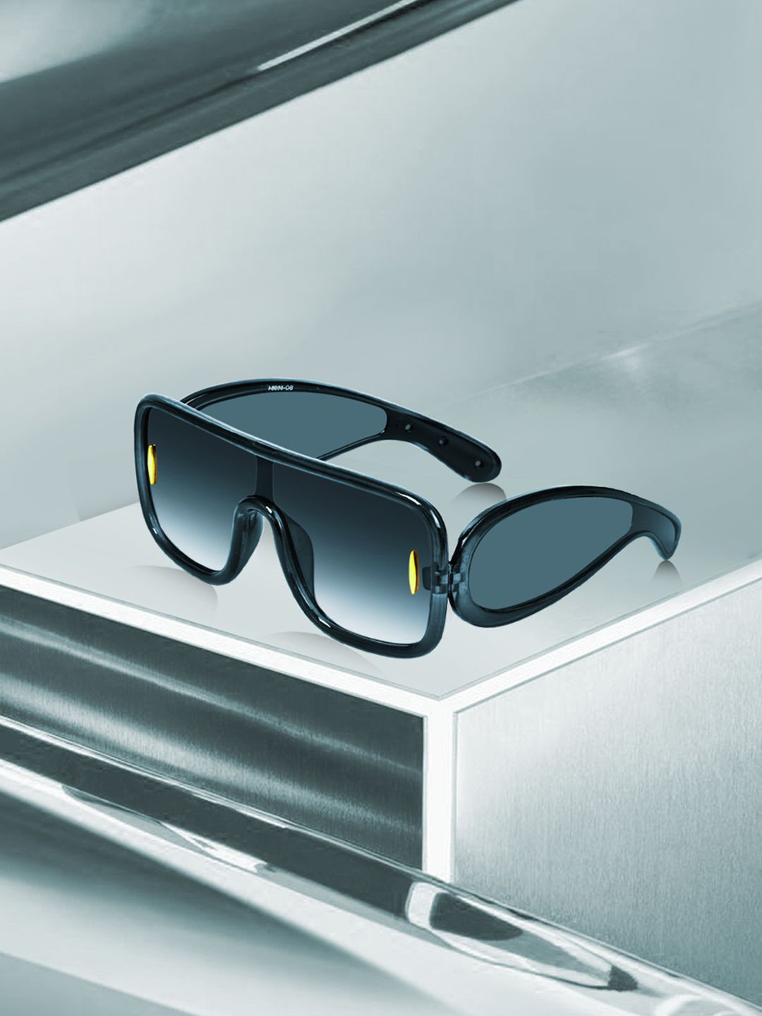 DressBerry Women Plastic UV Protected Lens Oversized Sunglasses