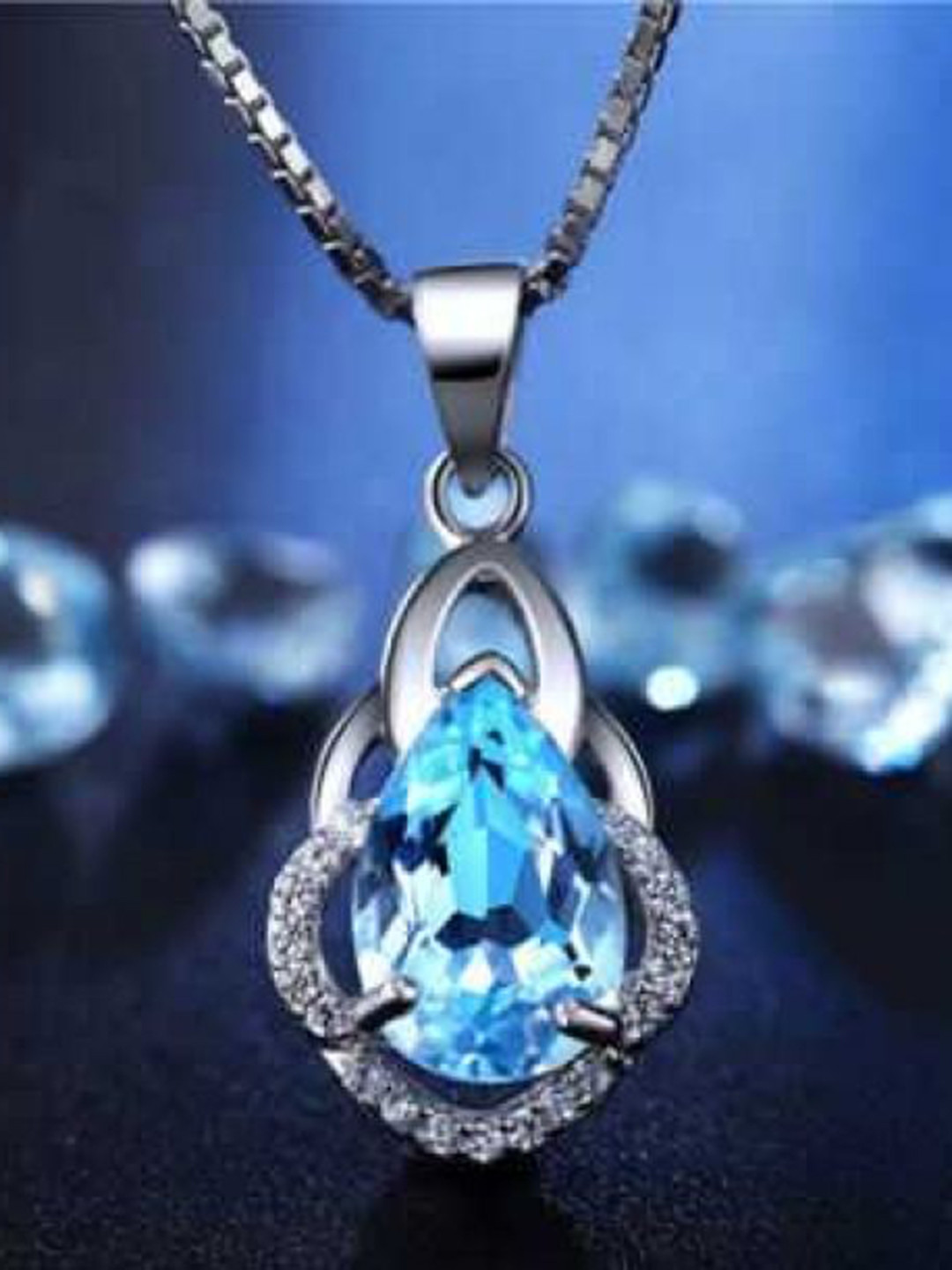 Bling Queen Silver-Plated Teardrop Shaped Pendant With Chain