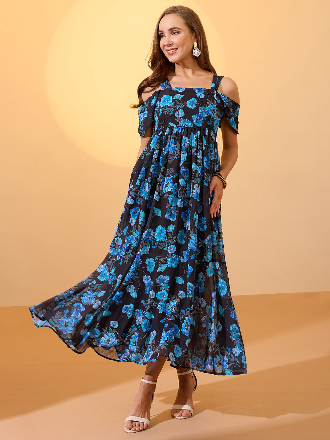 Globus Floral Printed Square Neck Cold Shoulder Sleeves Smocked Fit & Flare Maxi Dress