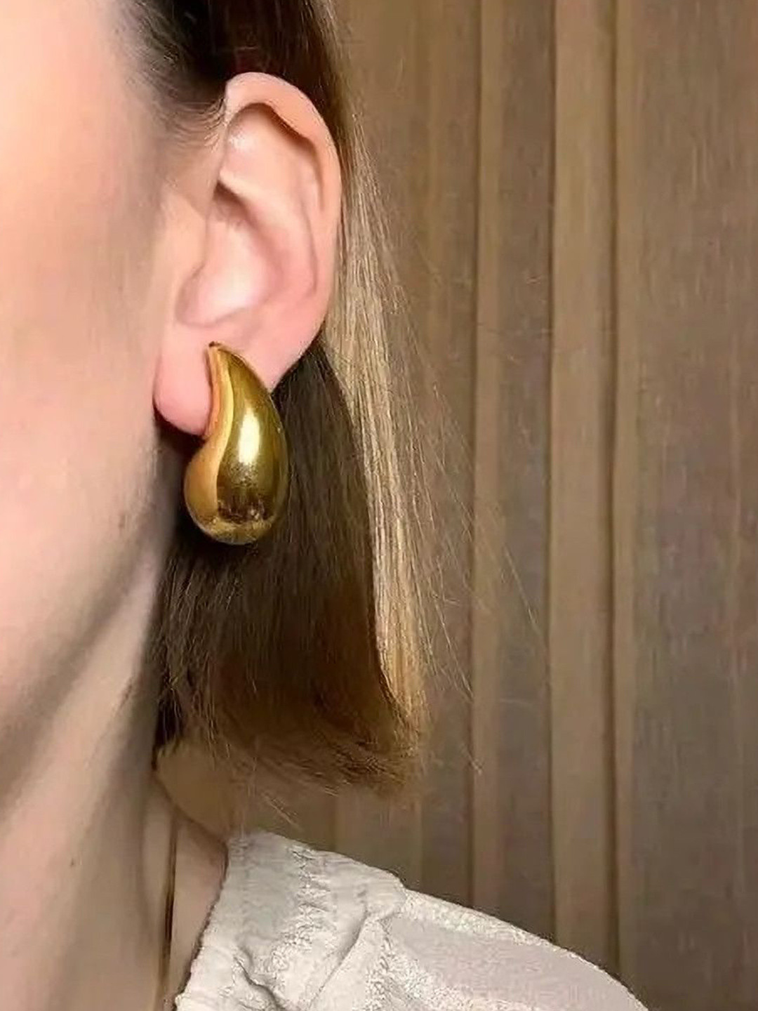 DressBerry Contemporary Artificial Stones Teardrop Shaped Studs Earrings