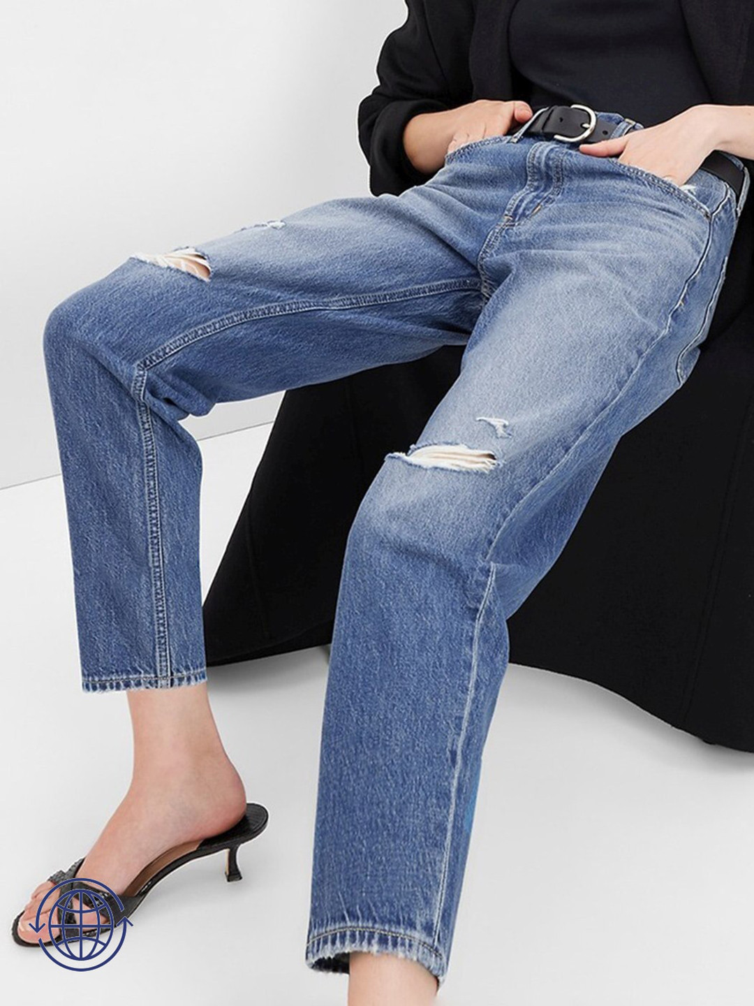 GAP Women Barrel Fit Low Distress Light Fade Pure Cotton Cropped Jeans