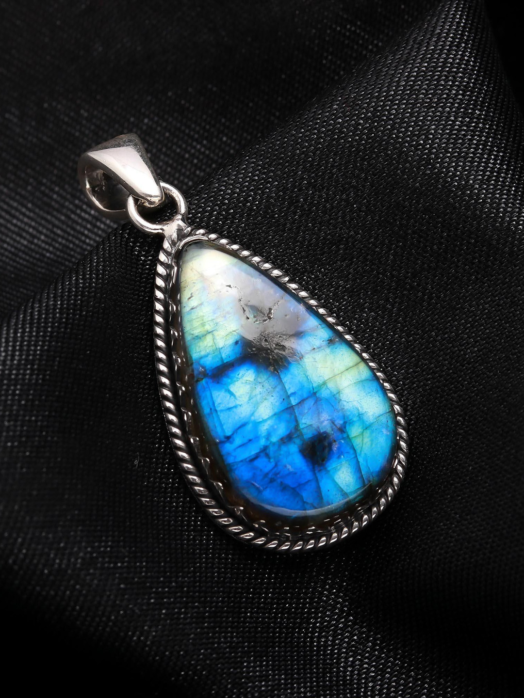 ORO ALMA Women Rhodium-Plated Labradorite Oval Pendant