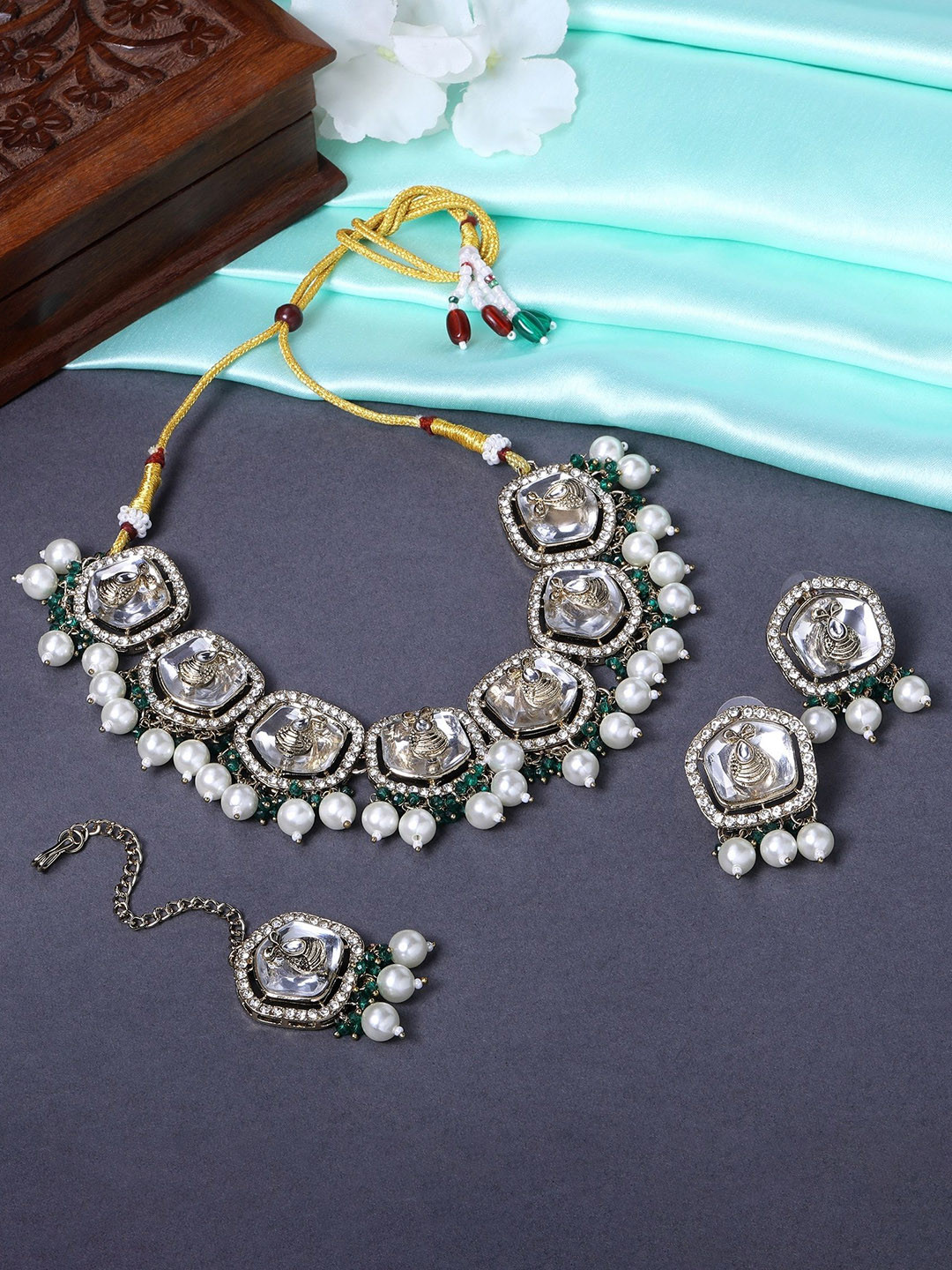 Mahi Kundan Necklace Set with Mang Tikka