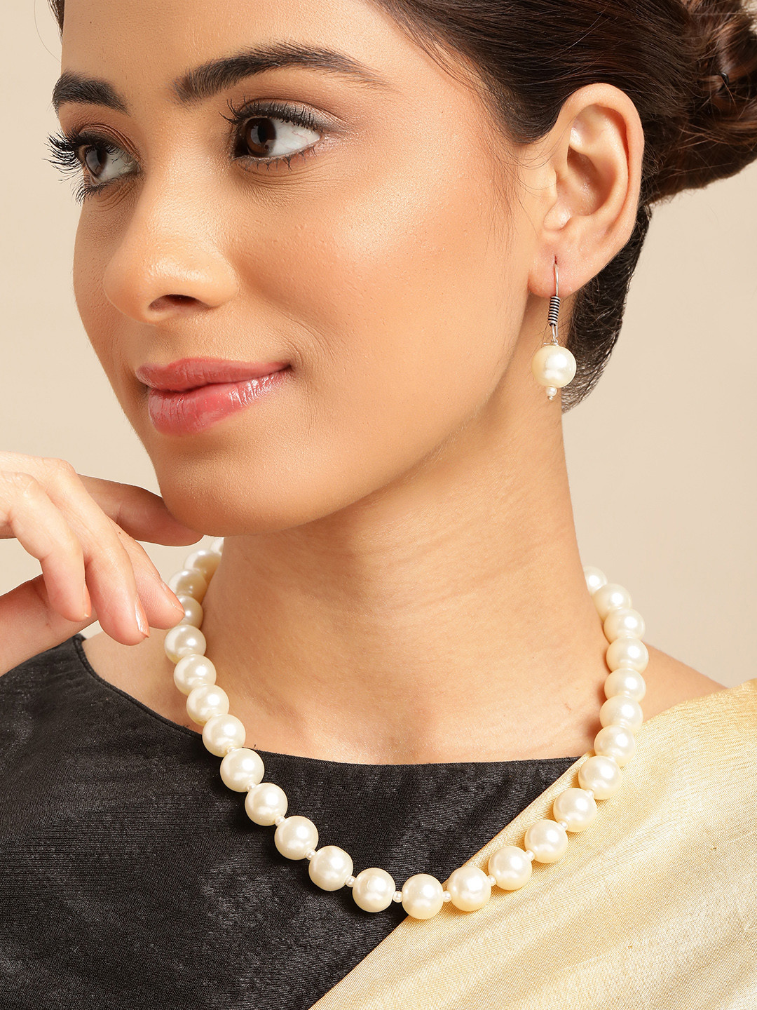 Anouk Women Pearl Necklace Earring Set
