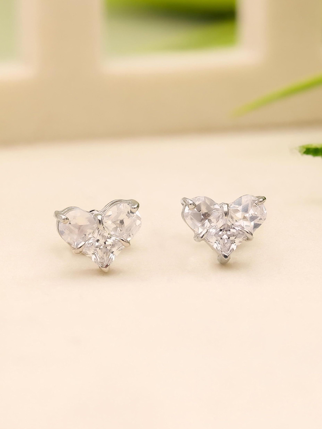 AMONROO 925 Sterling Silver Rhodium-Plated Heart Shaped Cubic Zirconia Chunky Studs