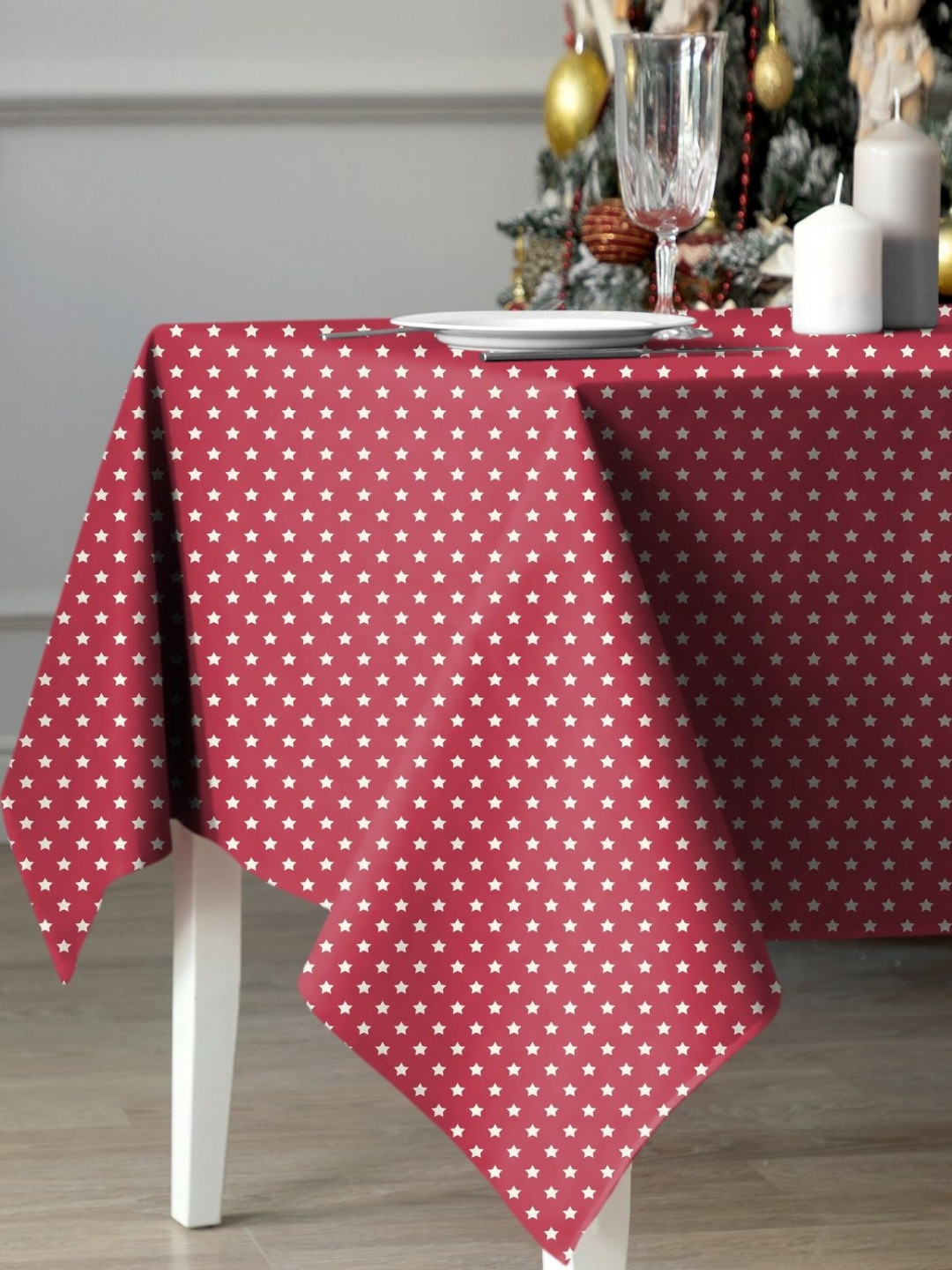 Aura Red Geometric Printed 6-Seater Rectangle Shaped Table Cover