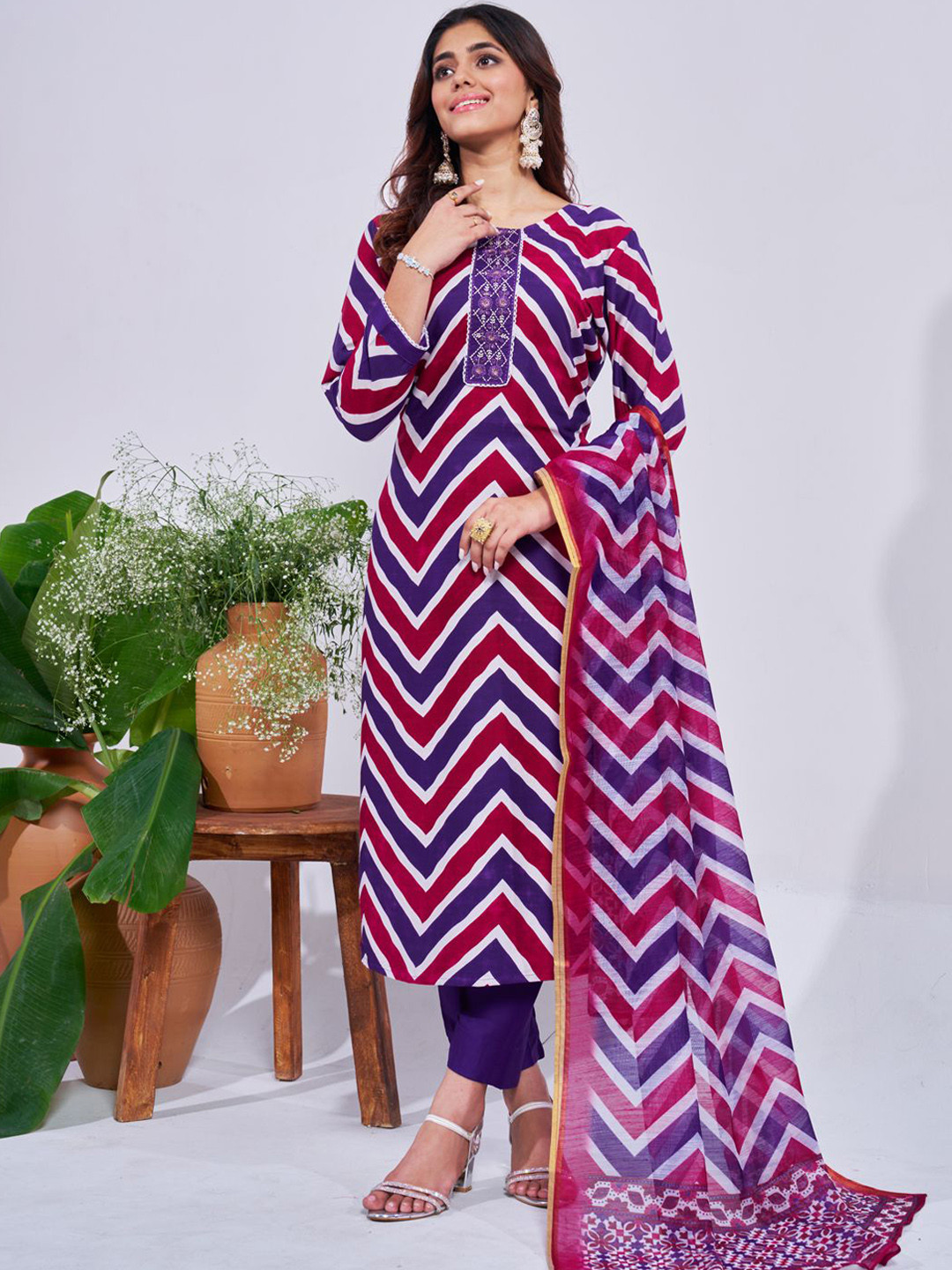 ARADHNA Women Chevron Striped Patchwork Kurta Set With Dupatta