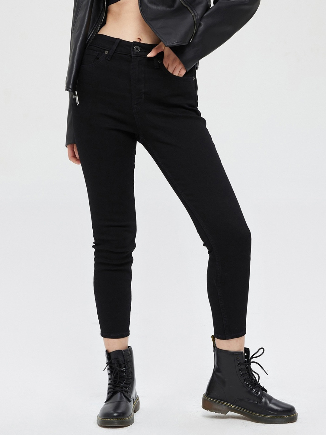 GAP Women Skinny Fit High-Rise Stretchable Cropped Jeans