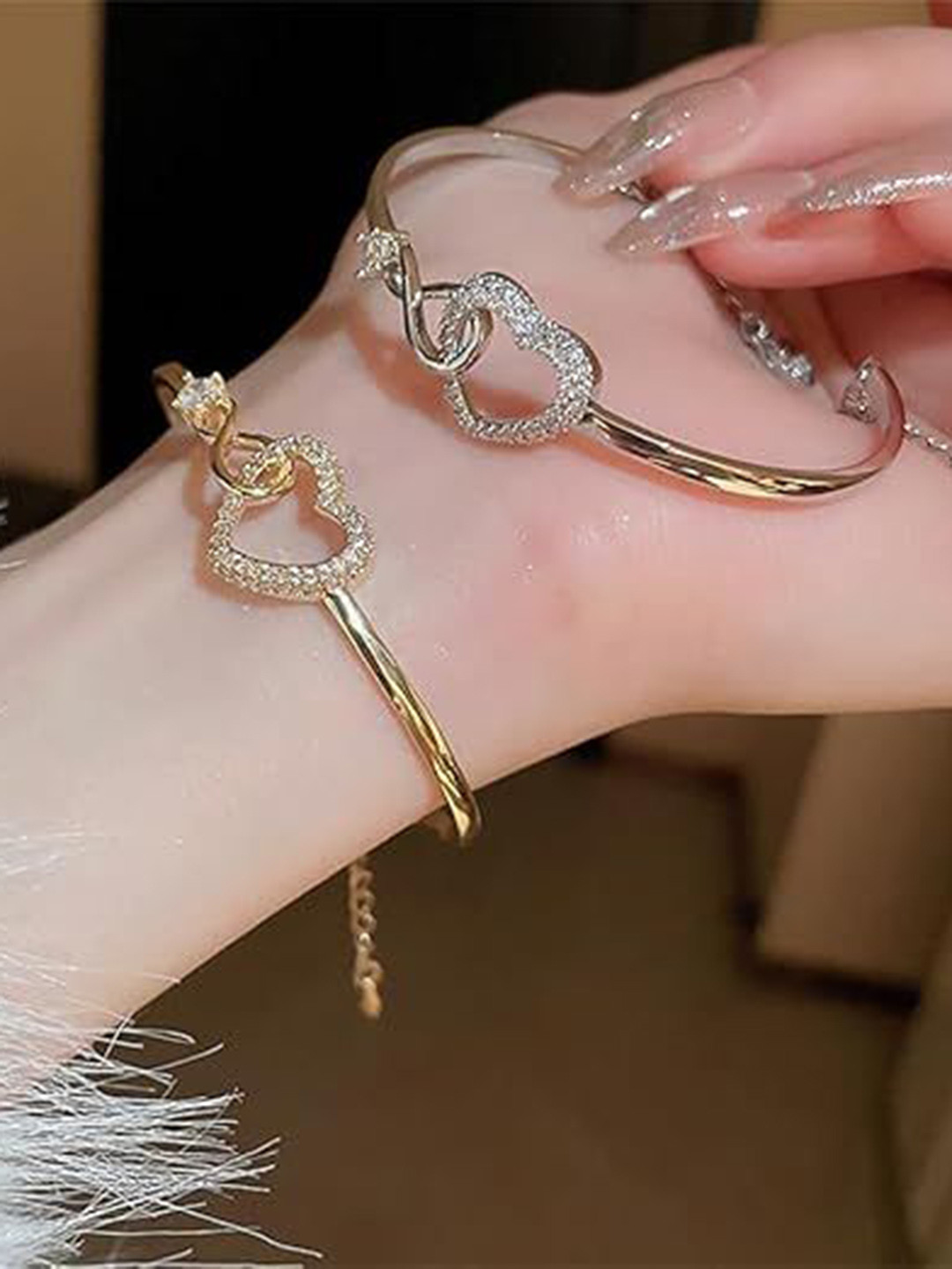 DressBerry  Gold-Plated Stone-Studded Heart Designed Jewellery Set