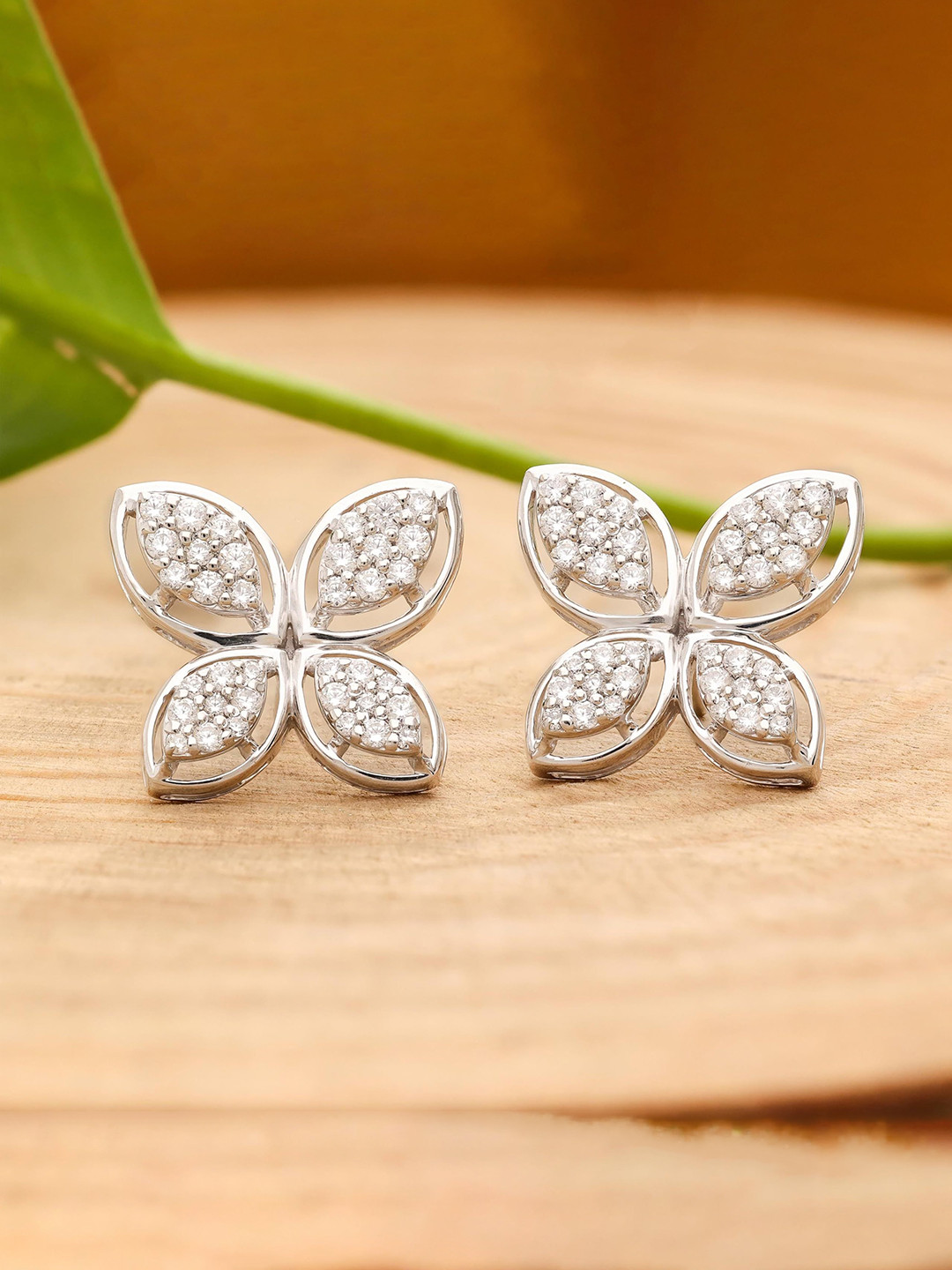 AMONROO 925 Sterling Silver Rhodium-Plated Floral Shaped Cubic Zirconia Chunky Studs