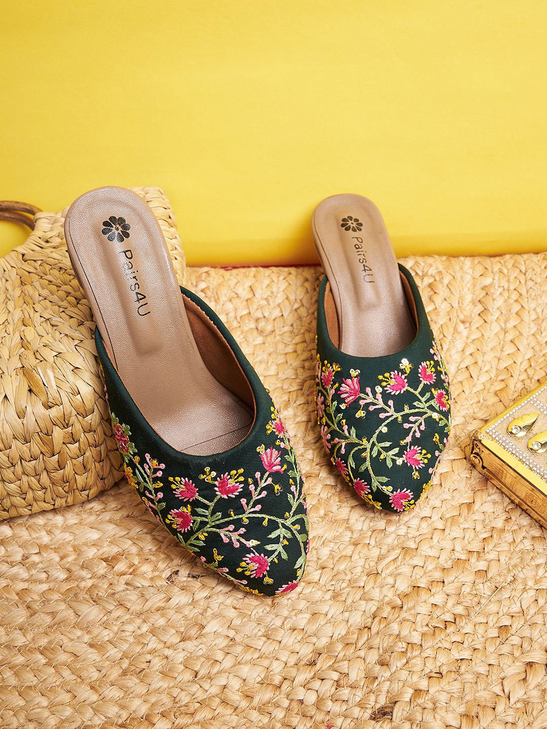 Pairs4U Women Embellished Ethnic Block Mules