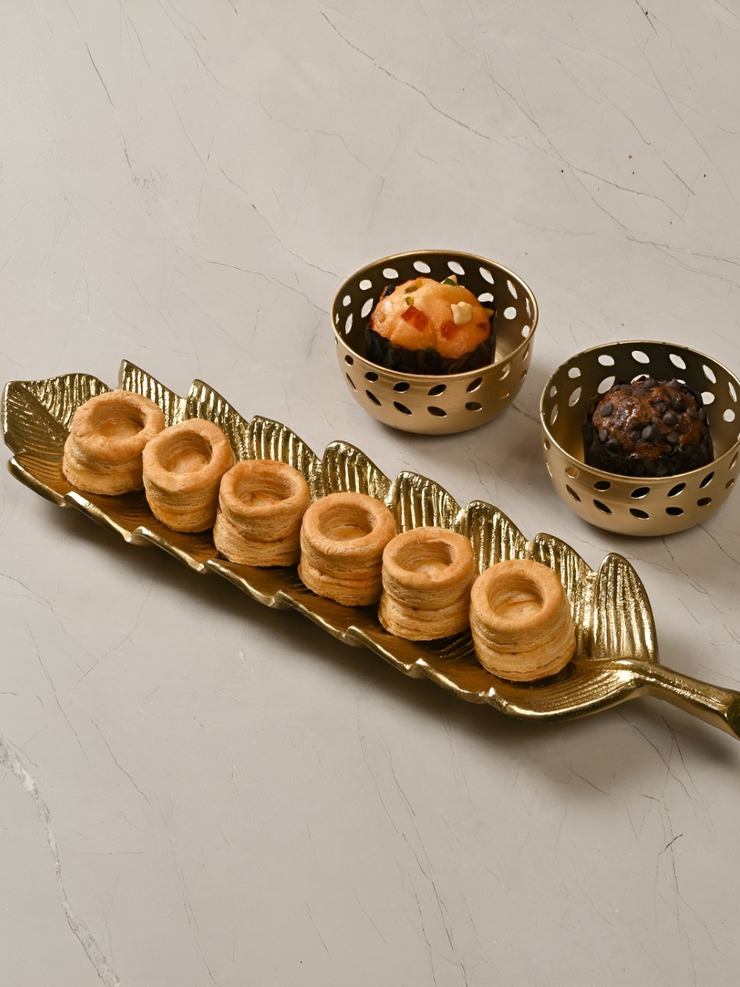 SITARRA LIVING Gold-Toned Leaf Shaped Food Platter