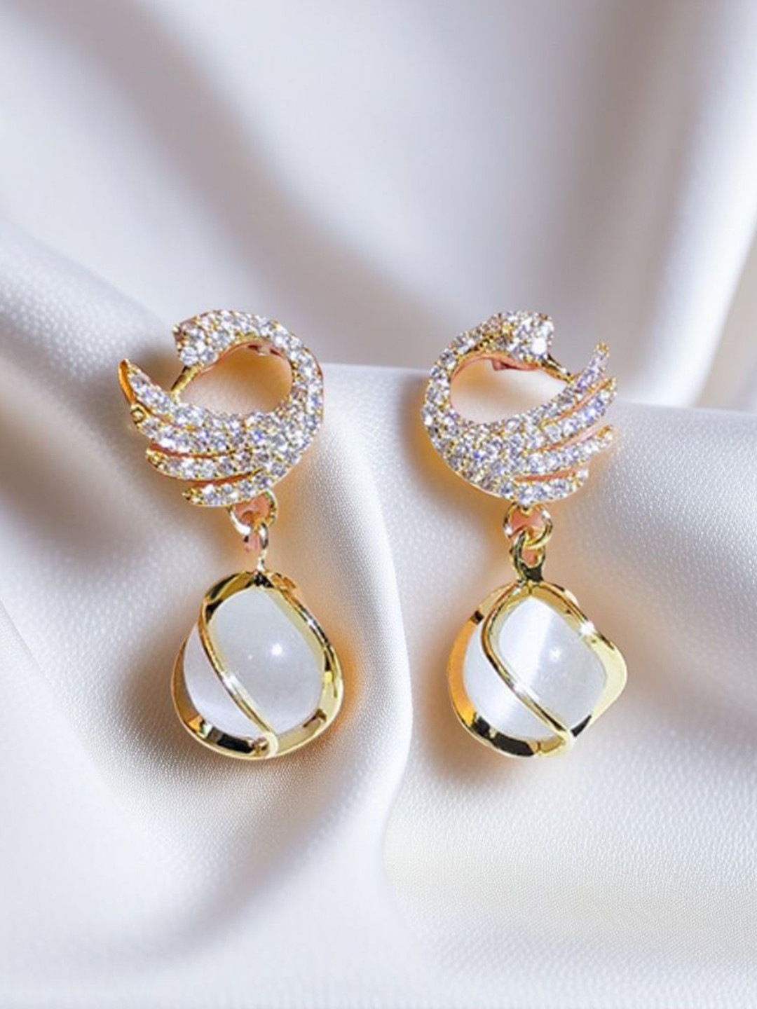 DIVASTRI Korean Gold-Plated Contemporary Shaped Teardrop Pearls Studs