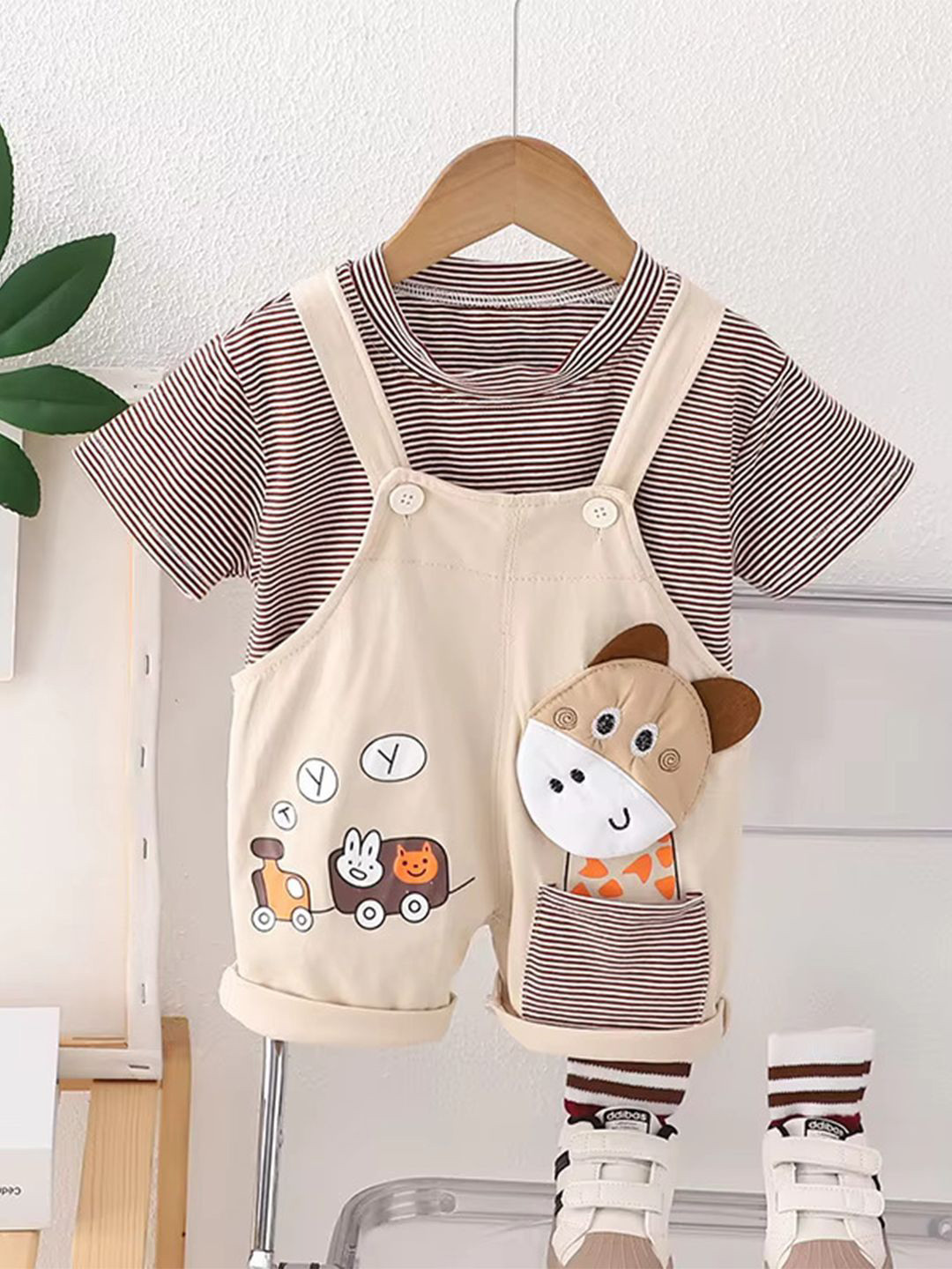 Bold N Elegant Infants Giraffe Printed Short Dungaree With Striped T-Shirt