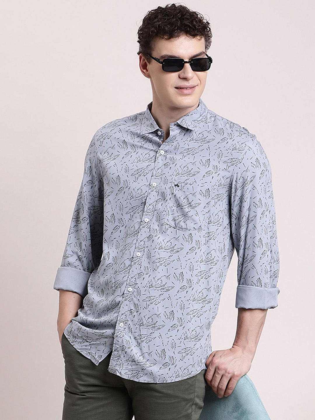 Turtle Relaxed Floral Printed Spread Collar Slim Fit Shirt