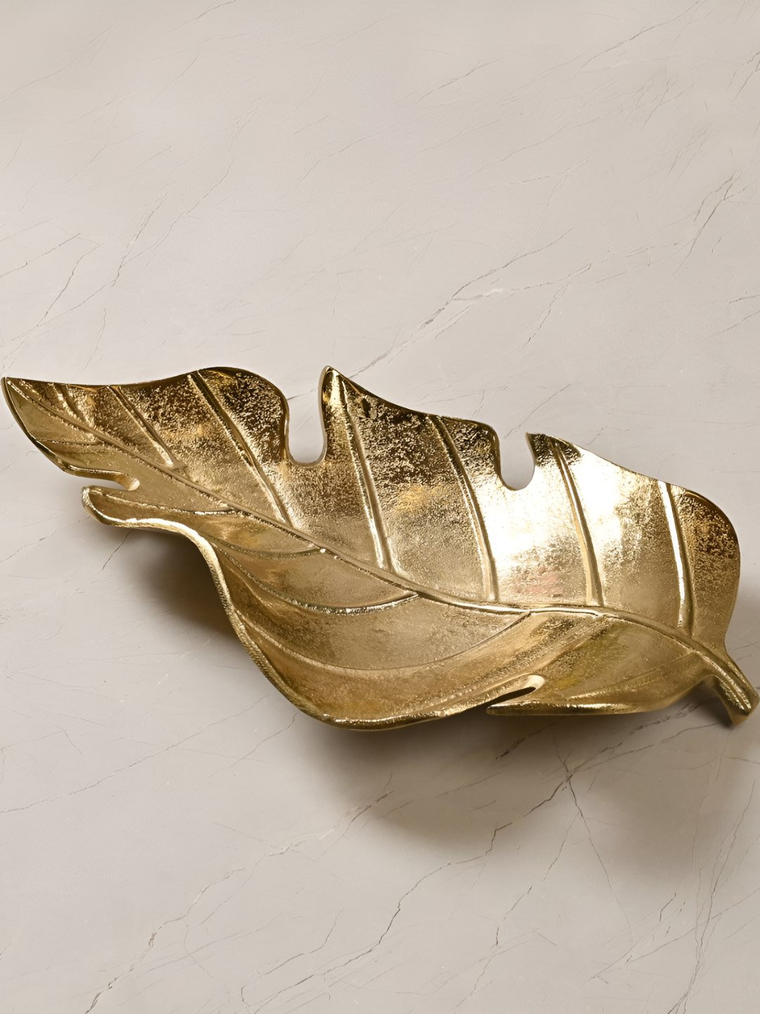 SITARRA LIVING Gold-Toned Leaf Shaped Food Platter