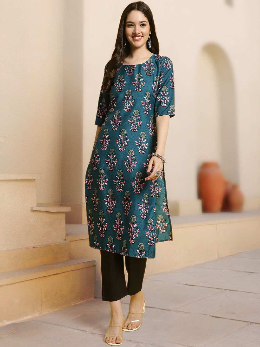 HERE&NOW Floral Printed Round Neck Straight Kurta