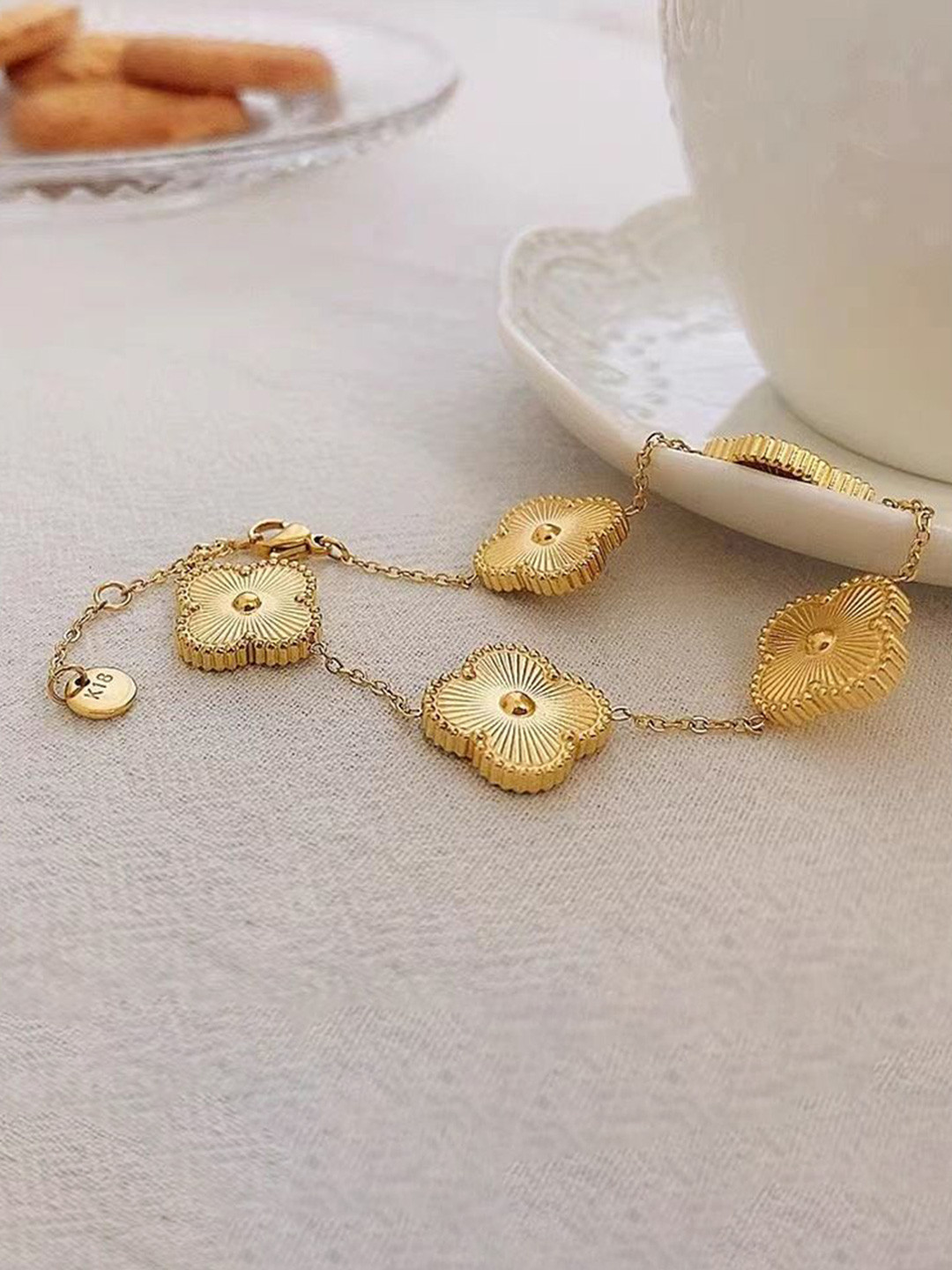 Aiza 18KT Gold Plated Golden Clover Loose Bracelet