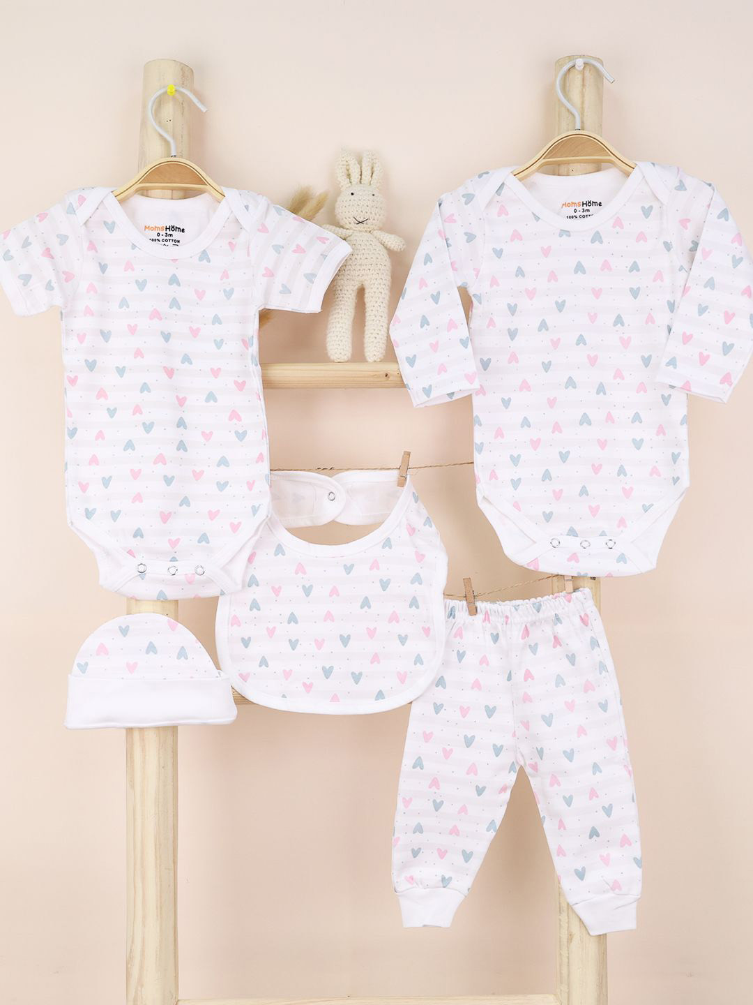 Moms Home Infants Pack Of 5 Little Hearts Print Organic Cotton Baby Essentials Gift Hamper