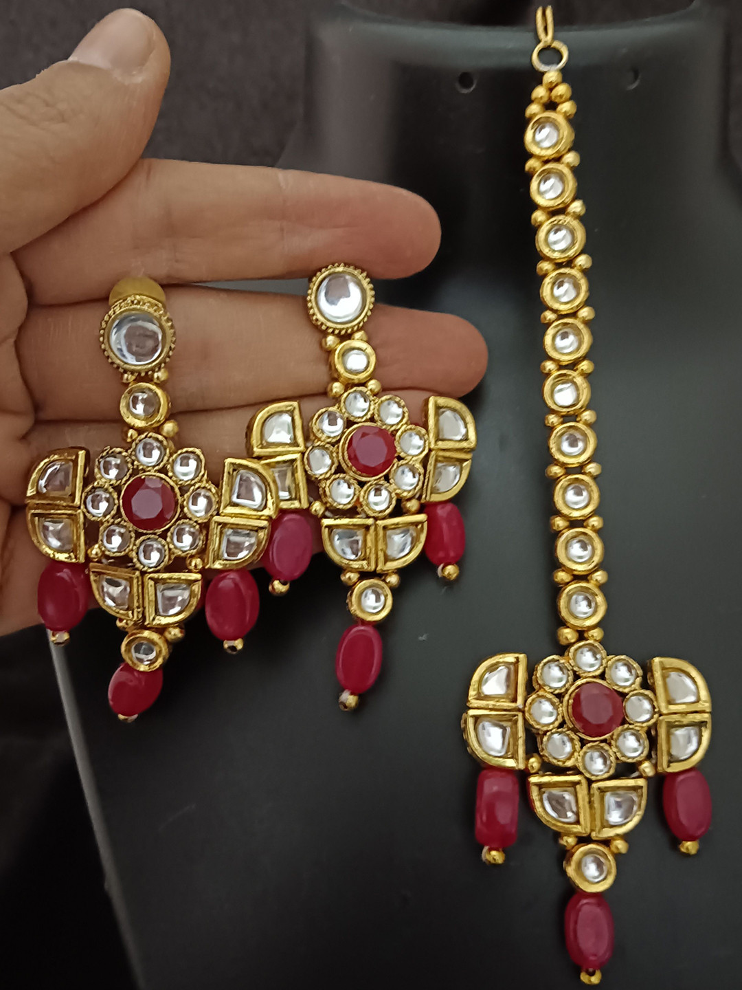 EVY Gold Plated Artificial Stones And Beads Drop Earrings And Mang Tikka Jewellery Set