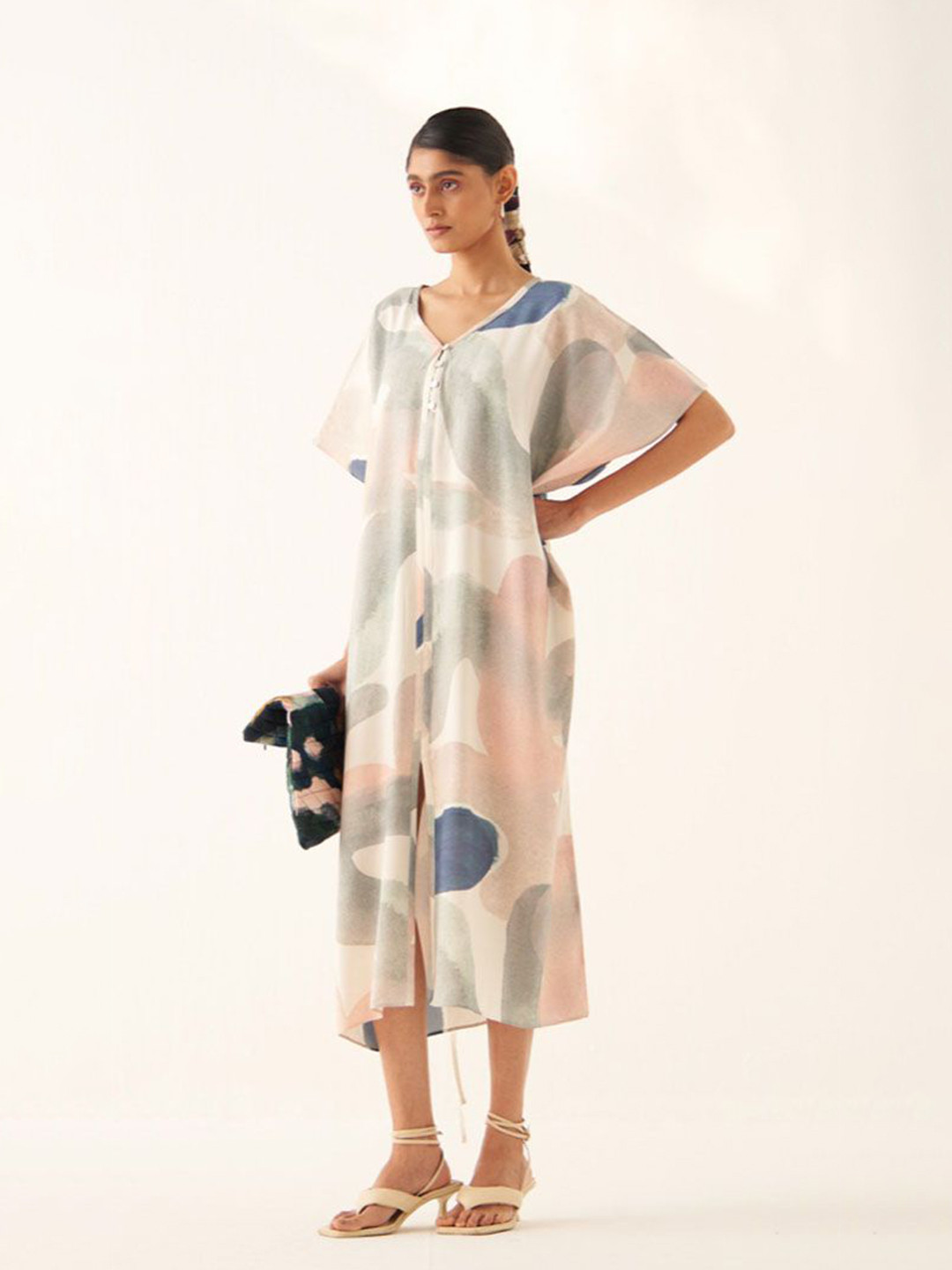 OFRIDA Women Abstract Printed Flared Sleeve Kaftaan Dress