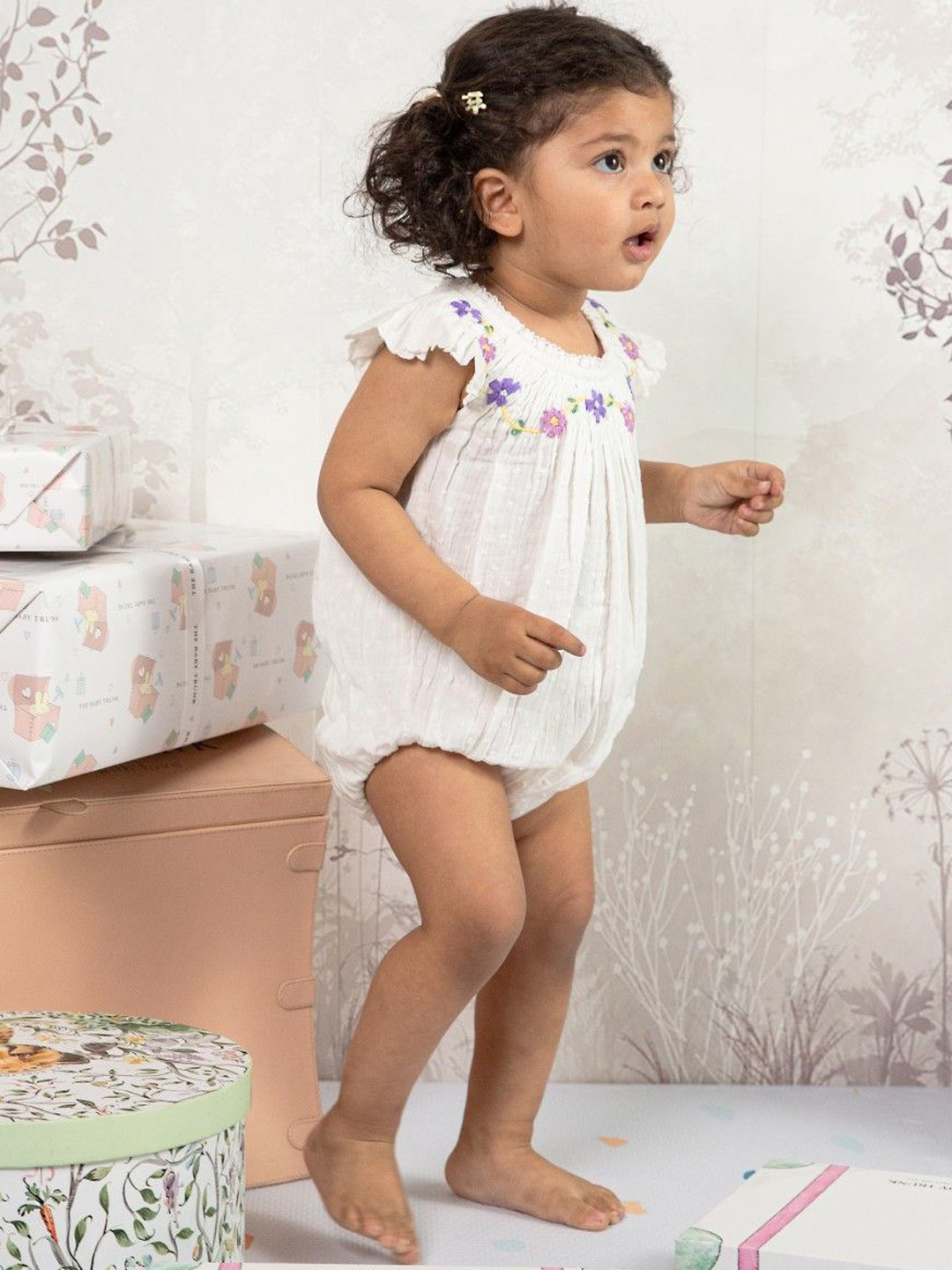 THE BABY TRUNK Infant Vintage White Floral Cotton Skin-Friendly Bodysuit