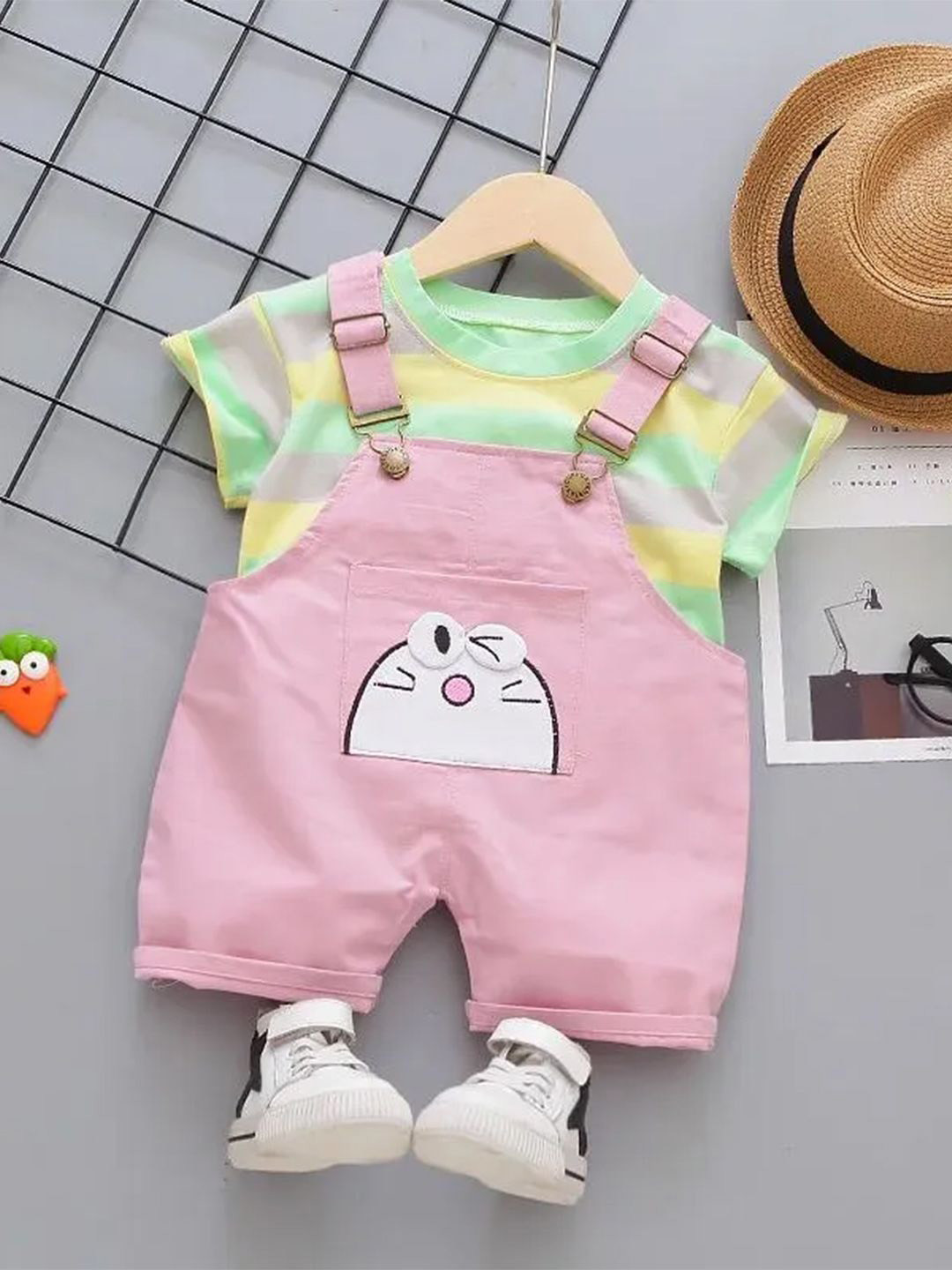 Bold N Elegant Infants Colorful Printed Short Dungaree With T-Shirt