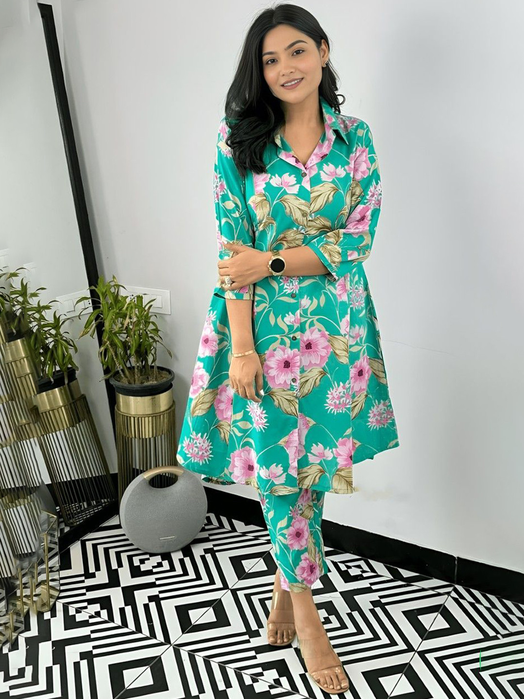 Lookmark Women Floral Printed Shirt Collar Kurta with Trouser