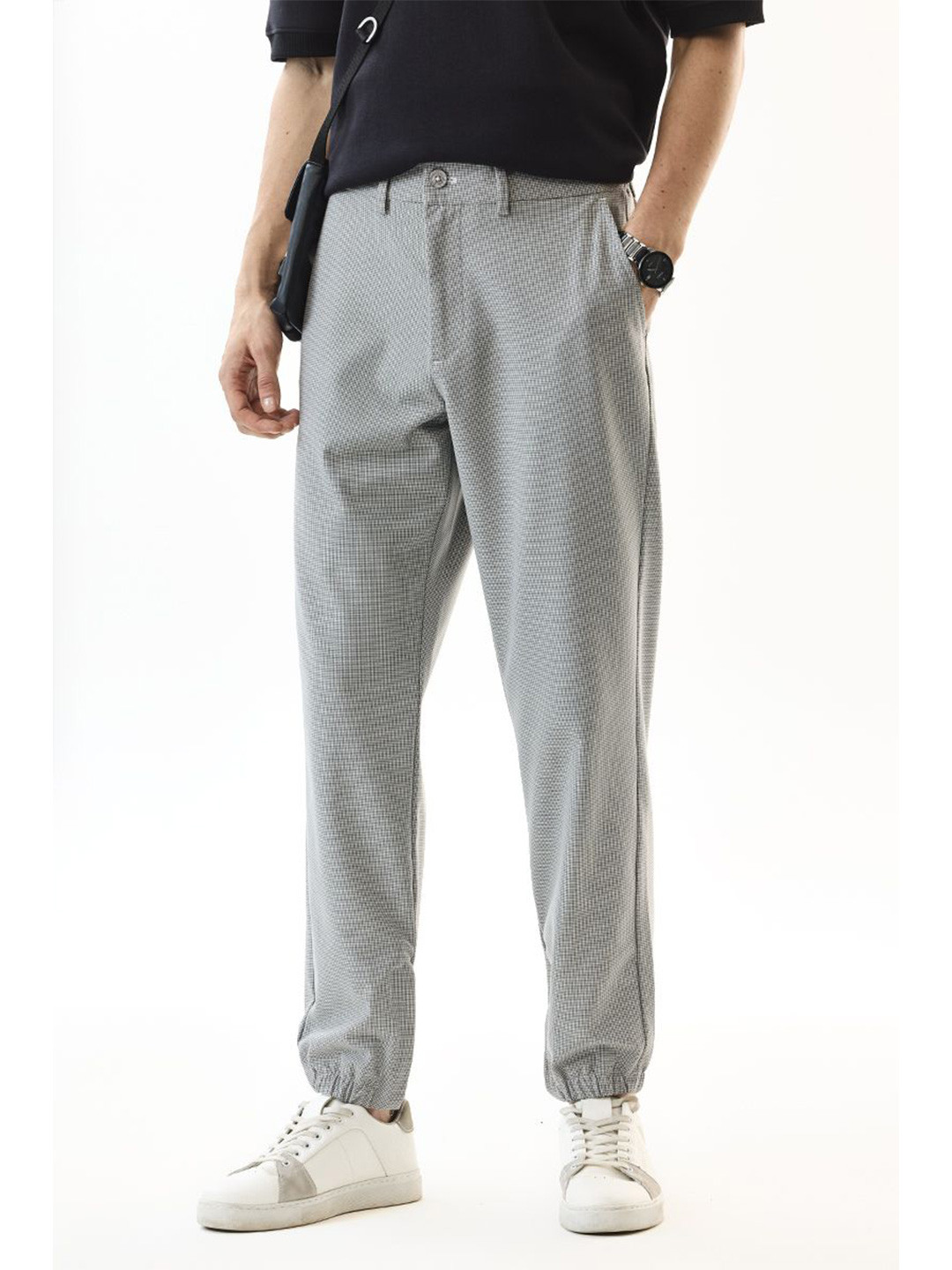 Snitch Men Textured Mid-Rise Relaxed Fit Stretch Jogger