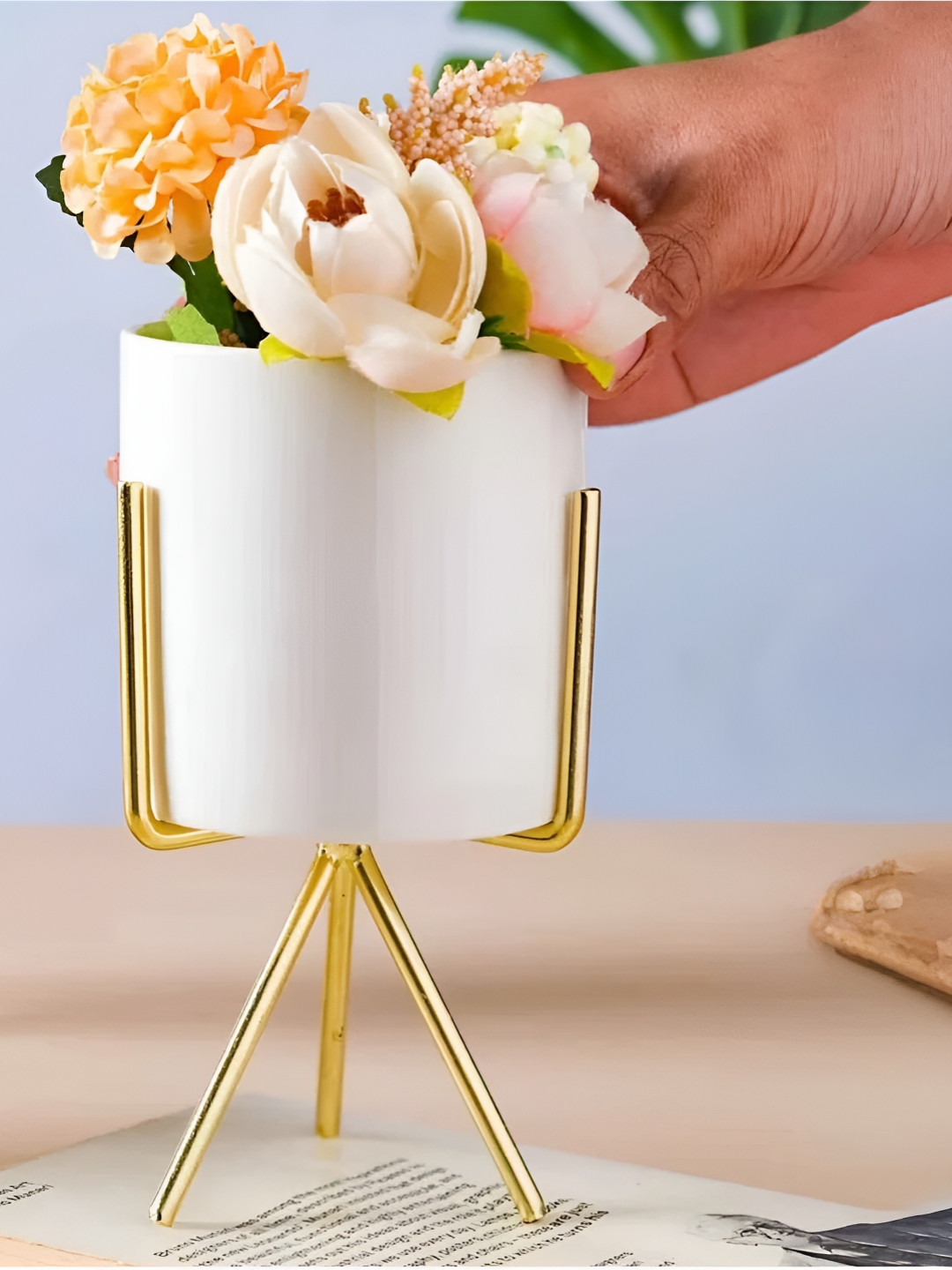 VoiDrop White & Yellow Table Top Vase