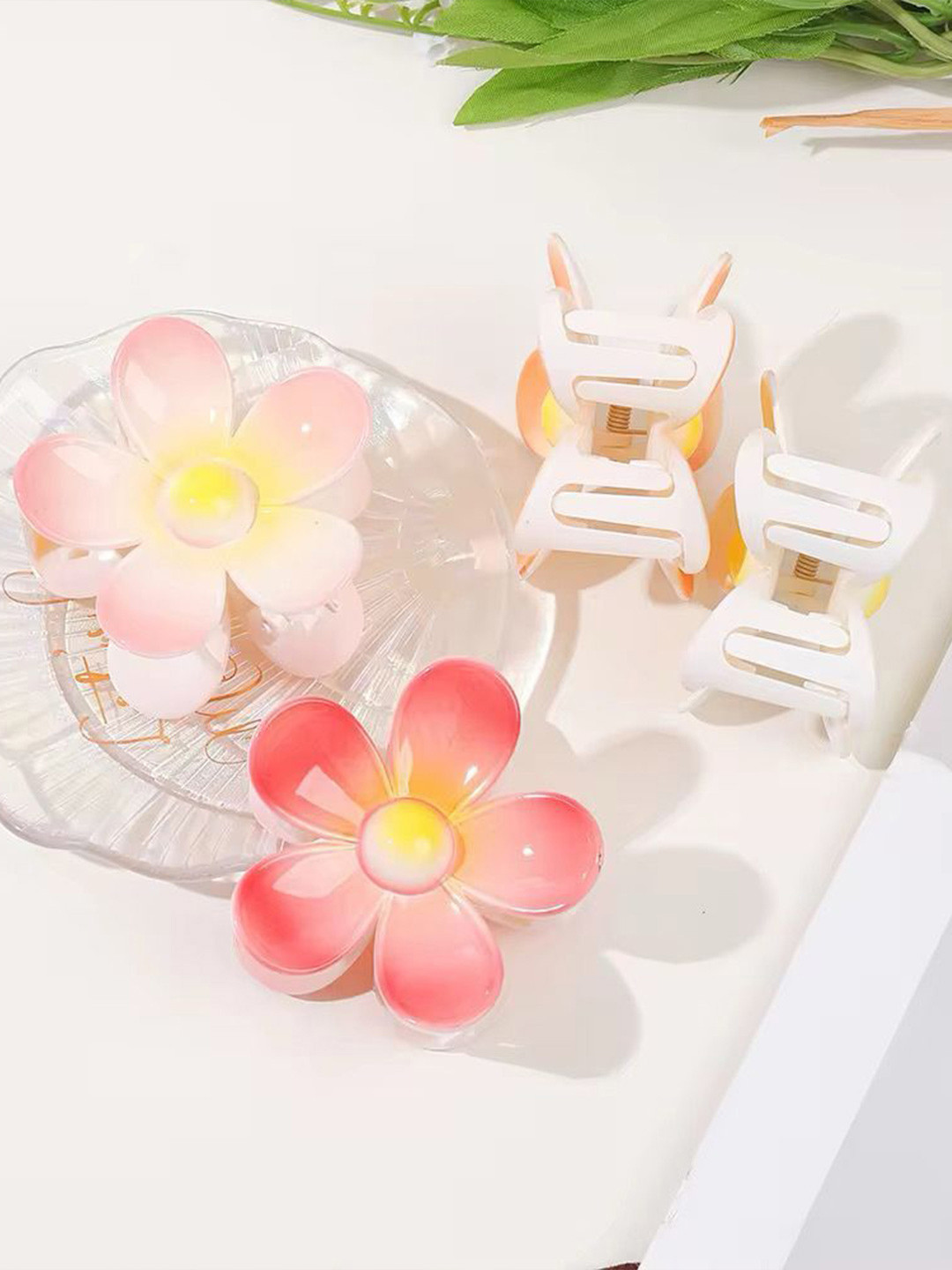 Radhya Accessories Women Set of 4 Hawaiian Flower Hair Claws