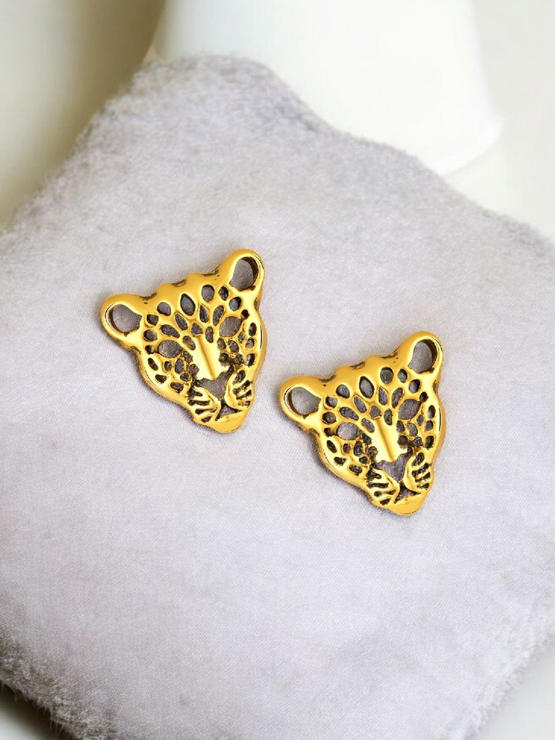 Mahi Set of 2 Lion-Face-Shaped Brooch  Collor Pin