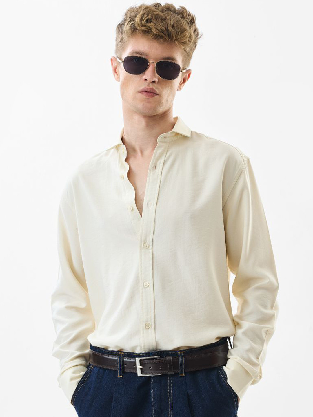 Snitch Off White Slim Fit Spread Collar Casual Shirt