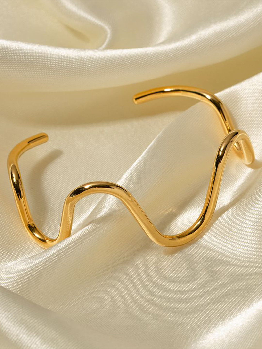 Aiza 18KT Gold Plated Golden Ripple Cuff