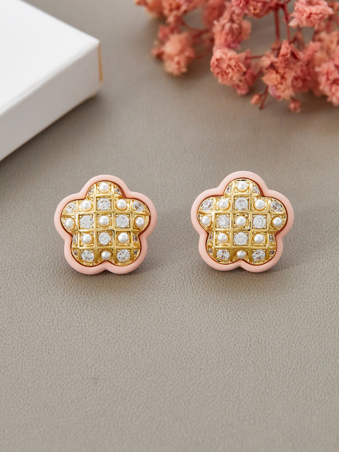 GC Jewelery Copper Gold-Plated Artificial Stones and Beads Chunky Star Shaped Studs