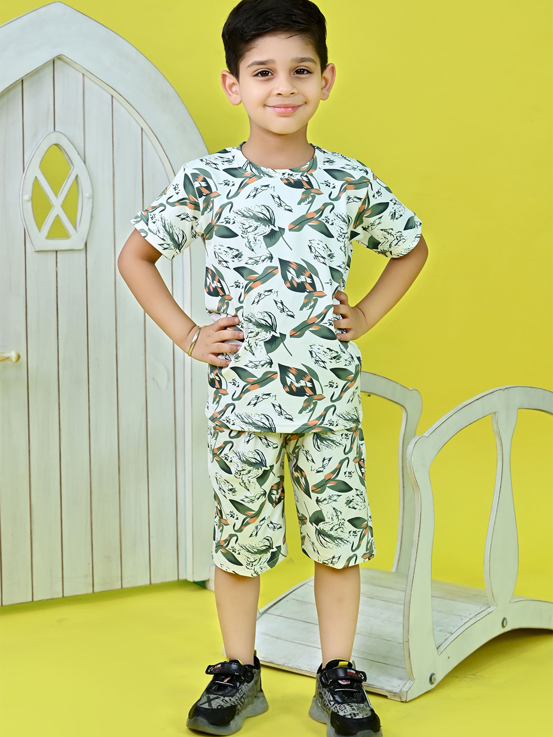 BT DEZINES Kids Printed T-Shirt & Shorts Set