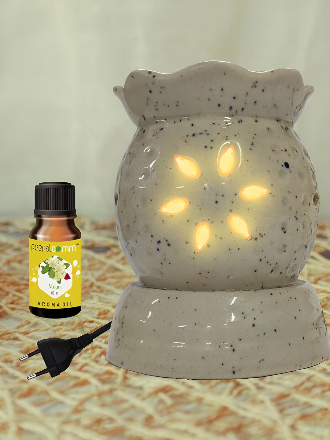 PEEPALCOMM 2Pcs White Electric Flower Round Diffuser Scented Aroma Oil - 10 ml