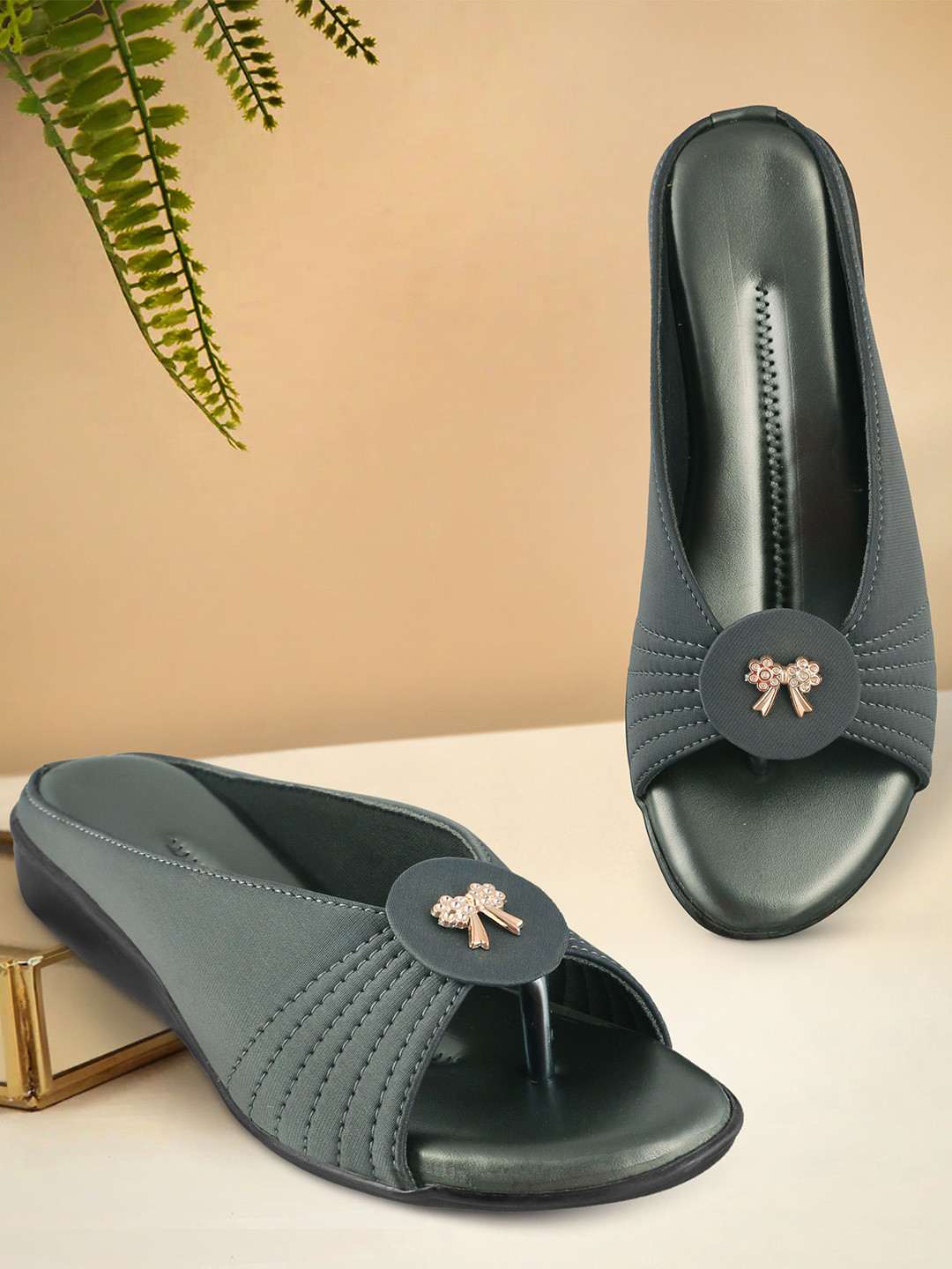 HUNYZA FOOTWEAR Textured Open Toe Flats With Buckles