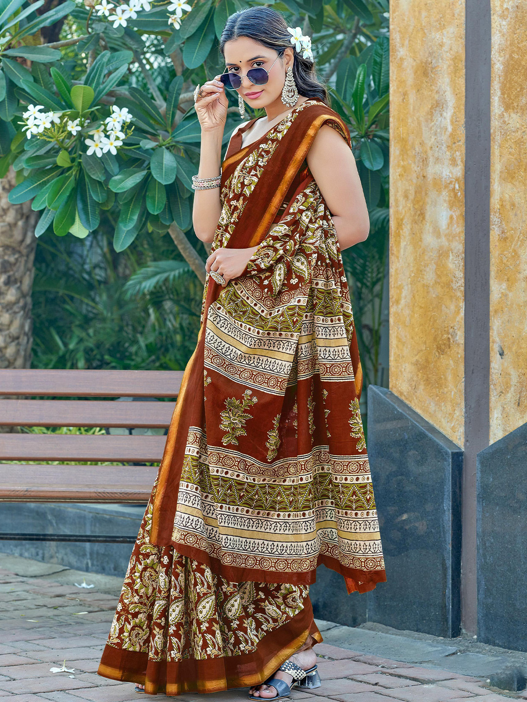 KALINI Floral Printed Zari BorderSaree