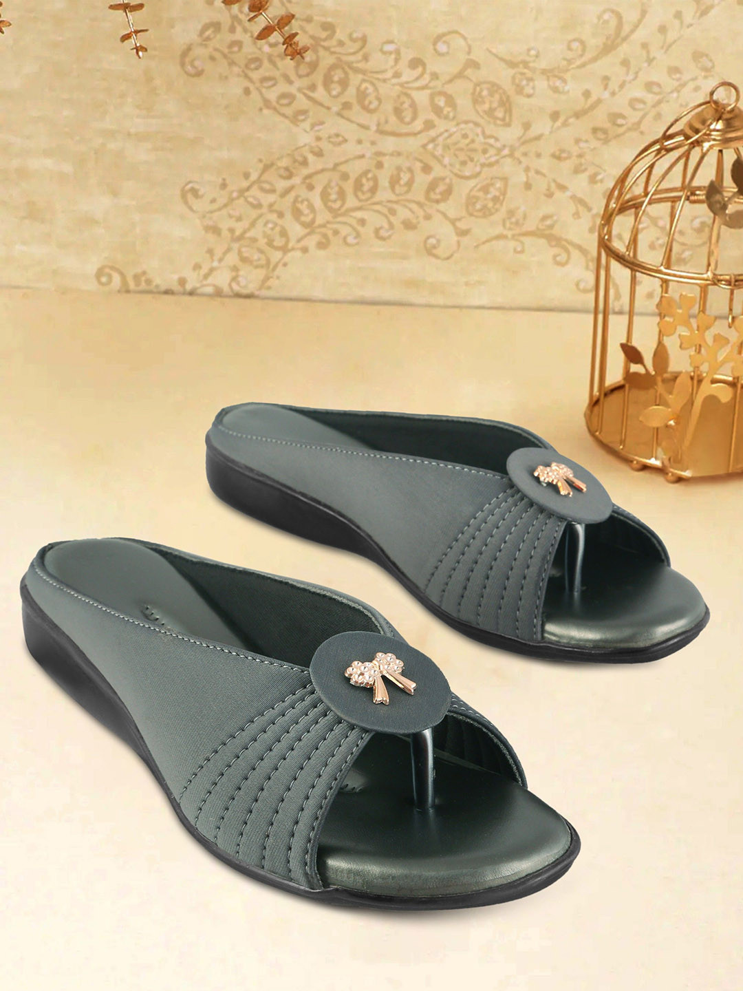 HUNYZA FOOTWEAR Embellished One Toe Flats