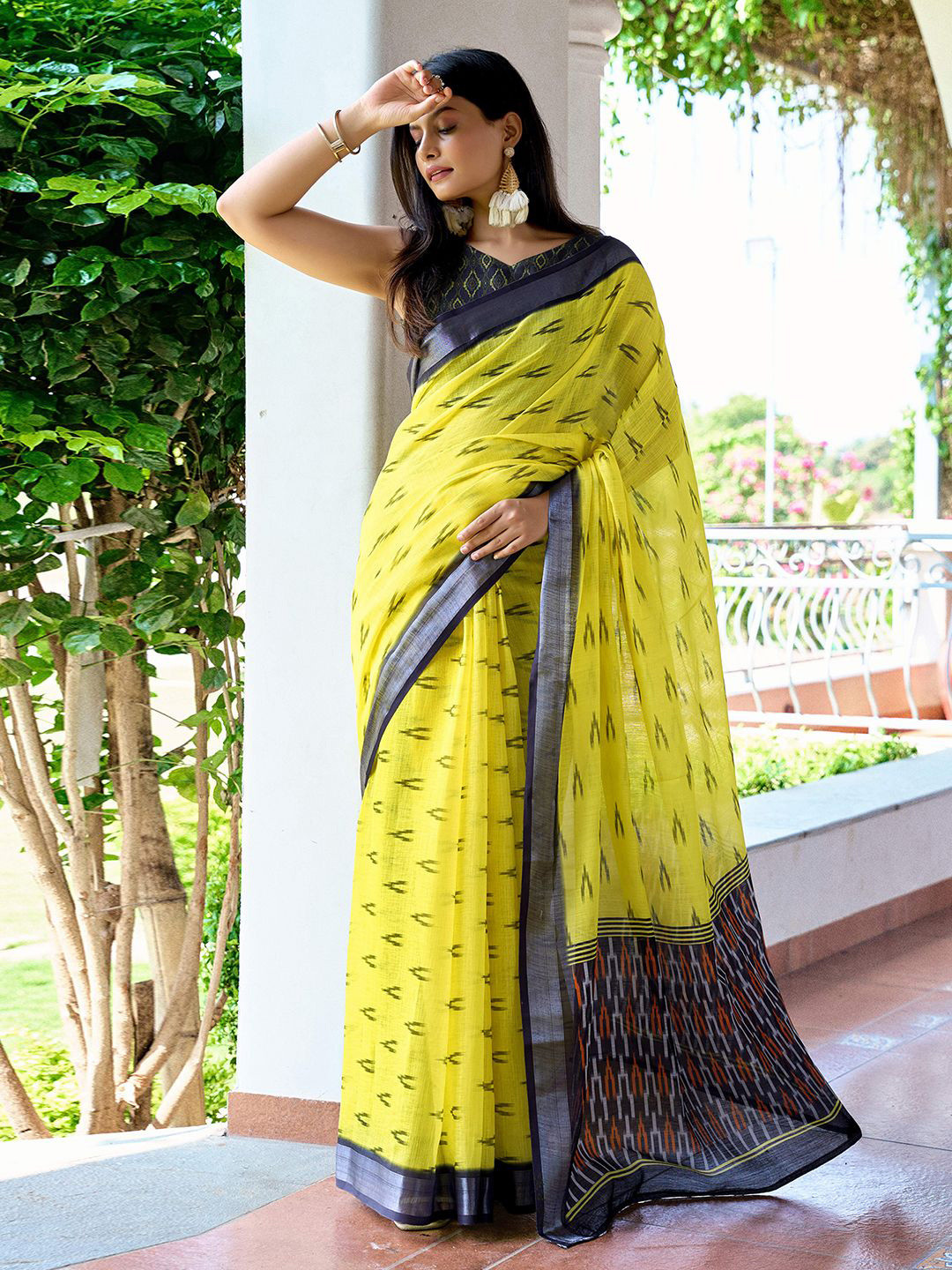 KALINI Women Abstract Printed Linen Blend Designer Ikat Saree