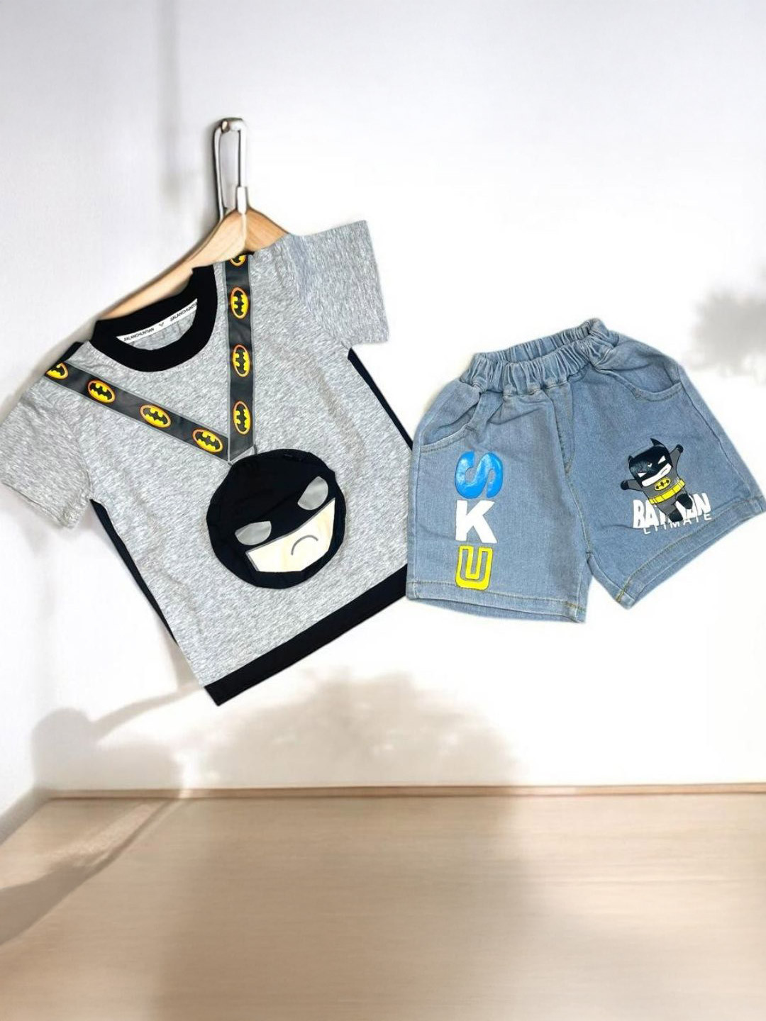 MOMMY BUG Boys Batman Printed T-shirt With Shorts