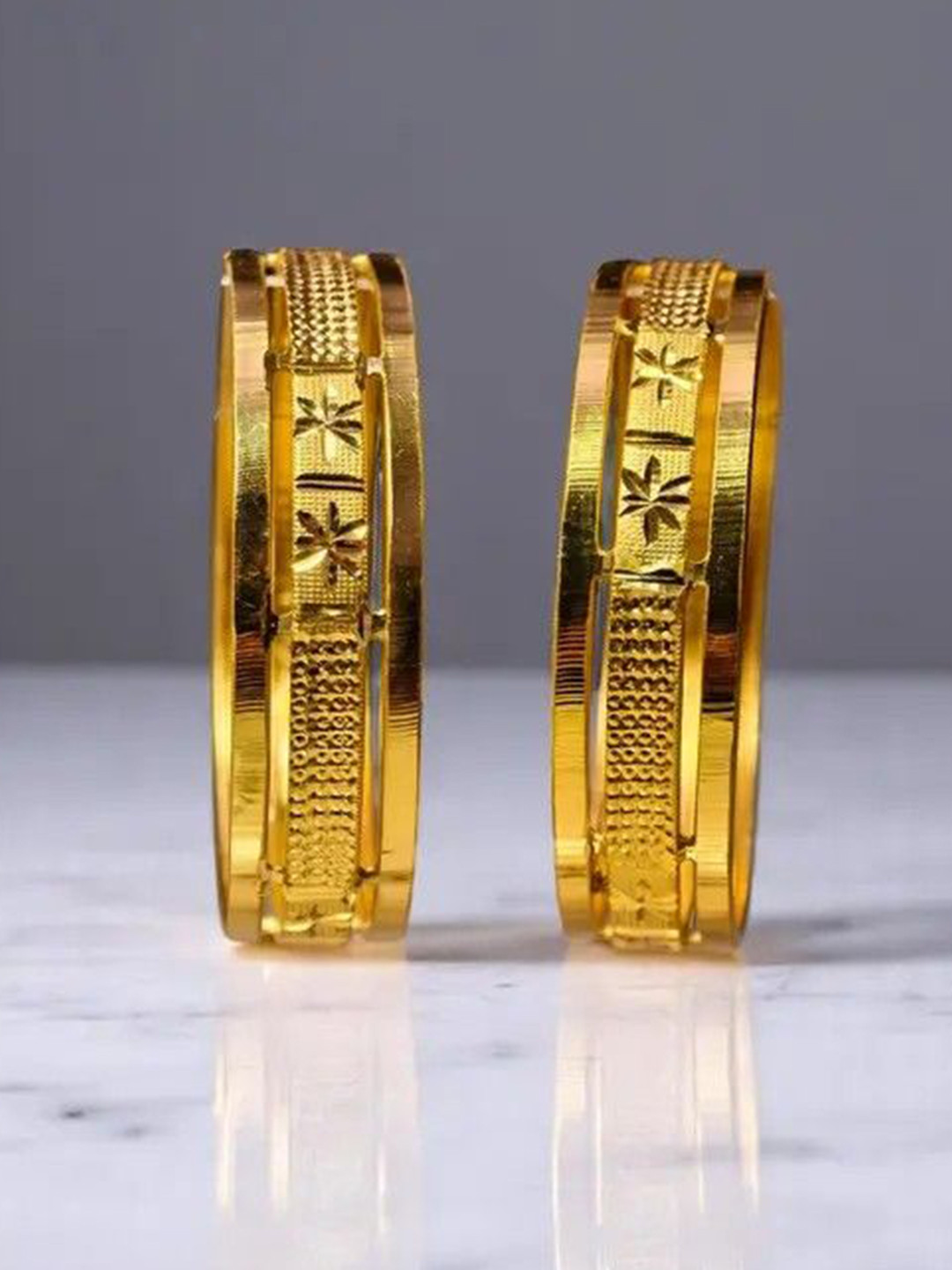 D CARAPACE Set Of 2 Textured Light Weight Bangles