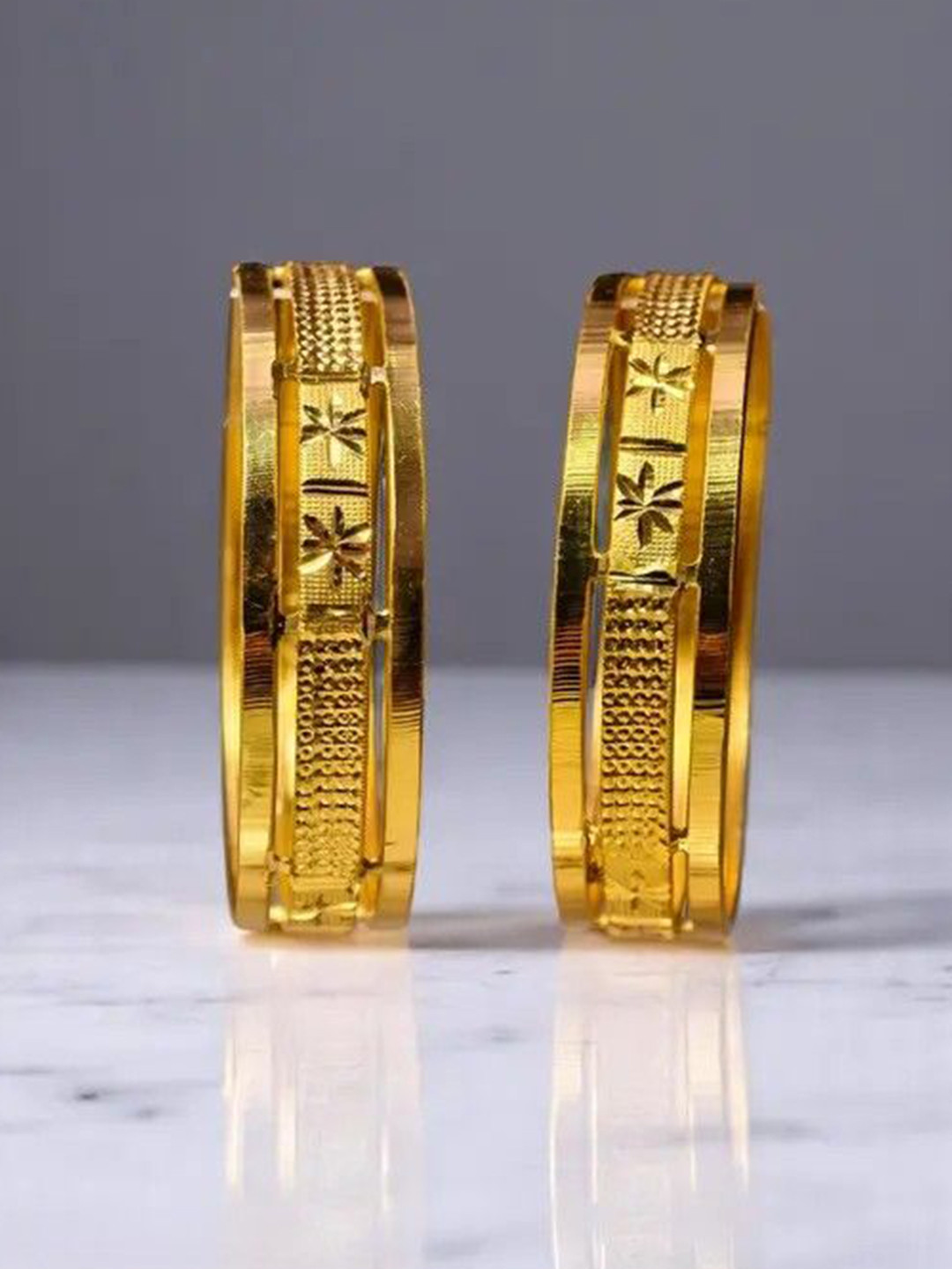 D CARAPACE Set Of 2 Textured Light Weight Bangles