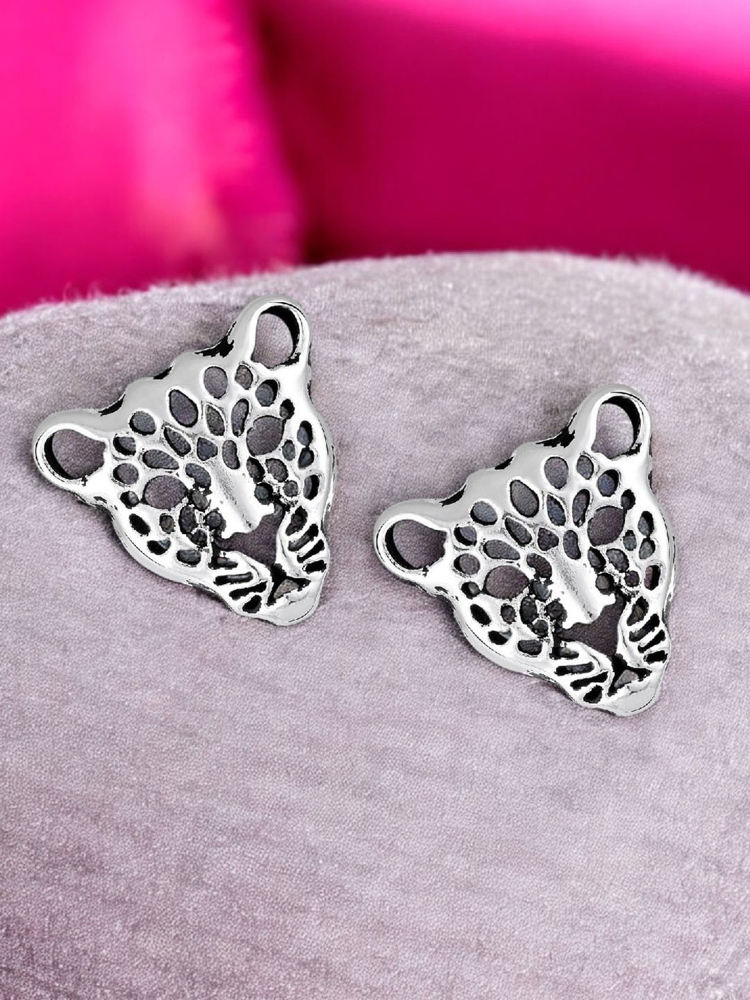 Mahi Set of 2 Lion-Face-Shaped Brooch  Collor Pin